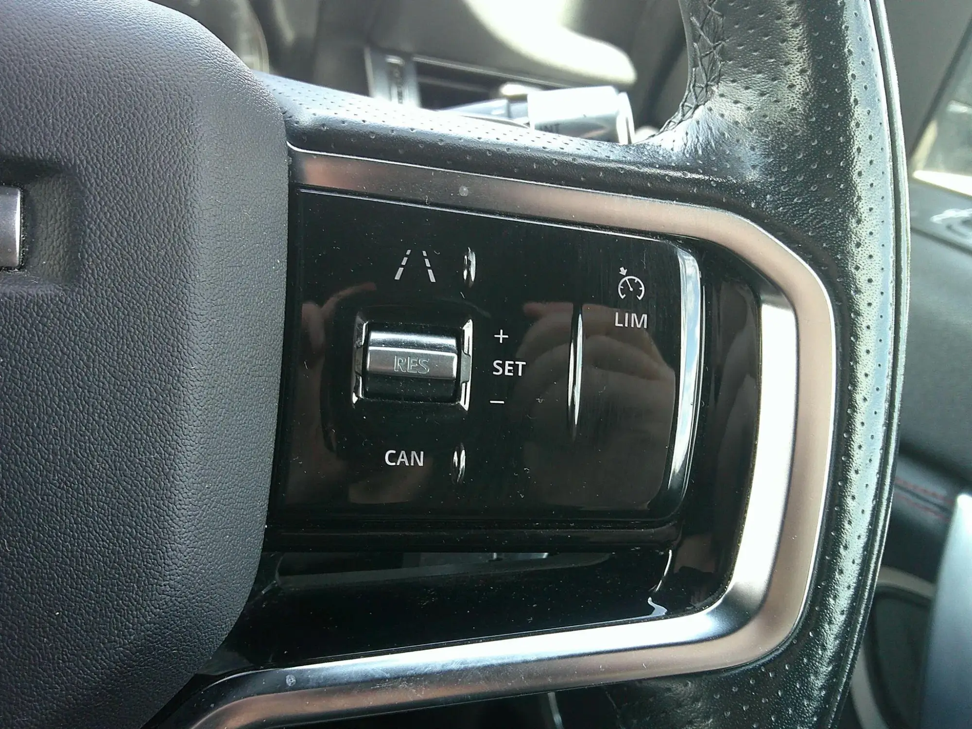 Land Rover Discovery Sport Image 17 Land Rover Discovery Sport Image 17