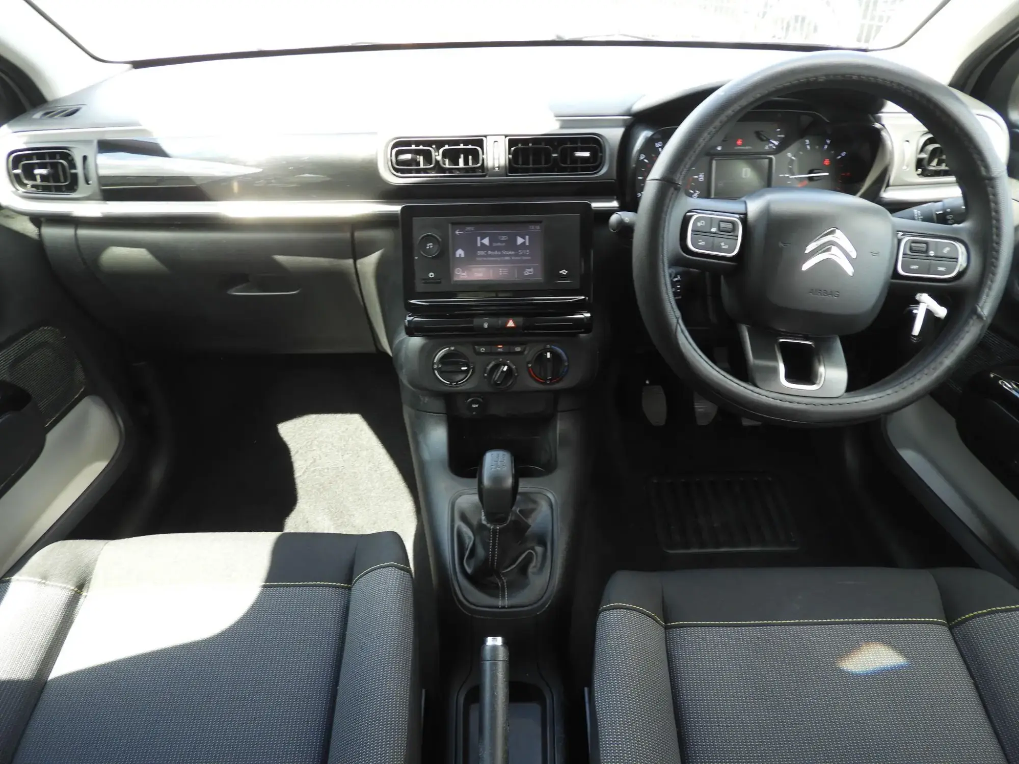 Citroen C3 1.2 PureTech YOU! Euro 6 (s/s) 5dr DL23KKS Image 2 Citroen C3 1.2 PureTech YOU! Euro 6 (s/s) 5dr DL23KKS Image 2