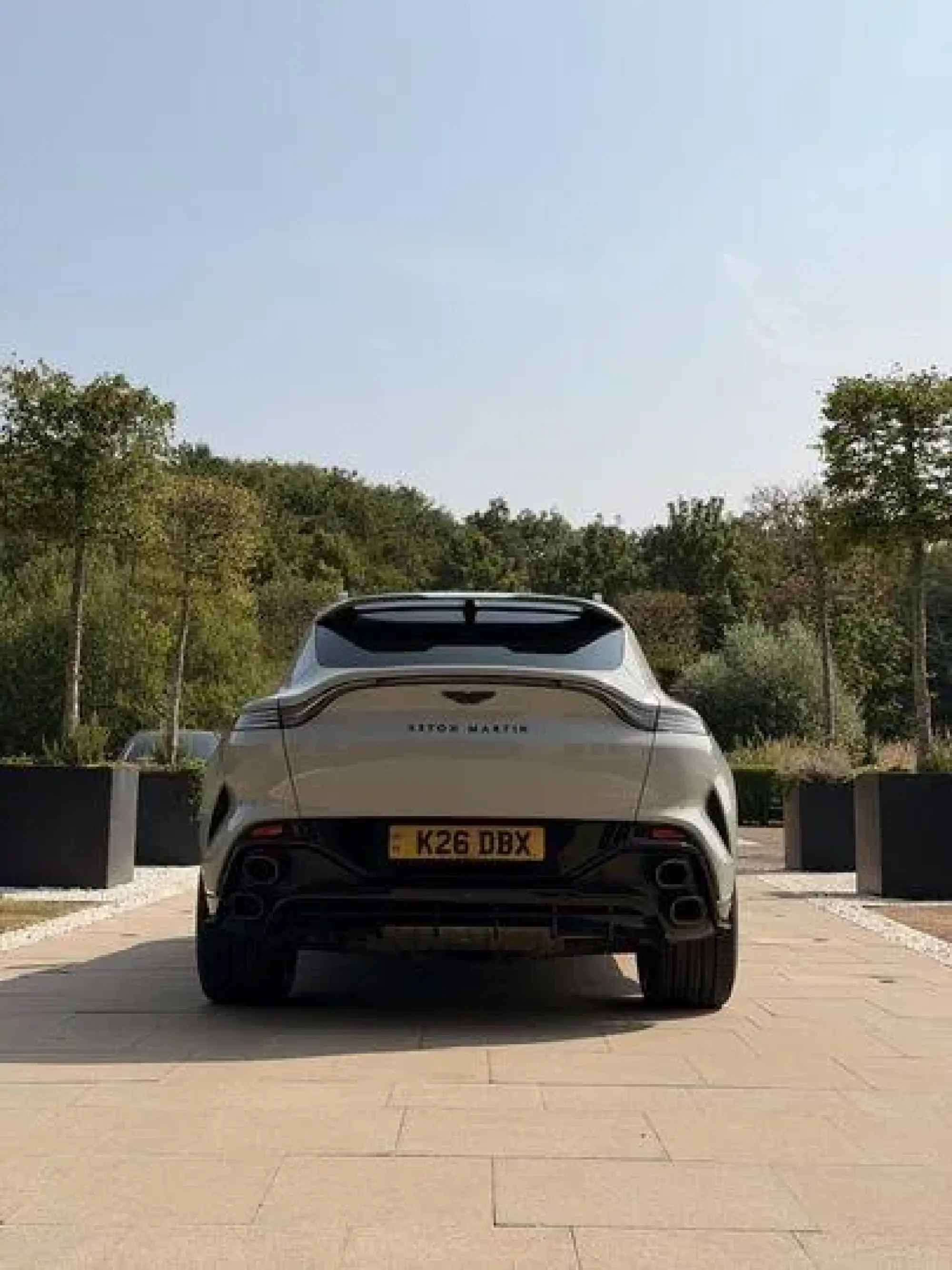 Aston Martin DBX Image 2