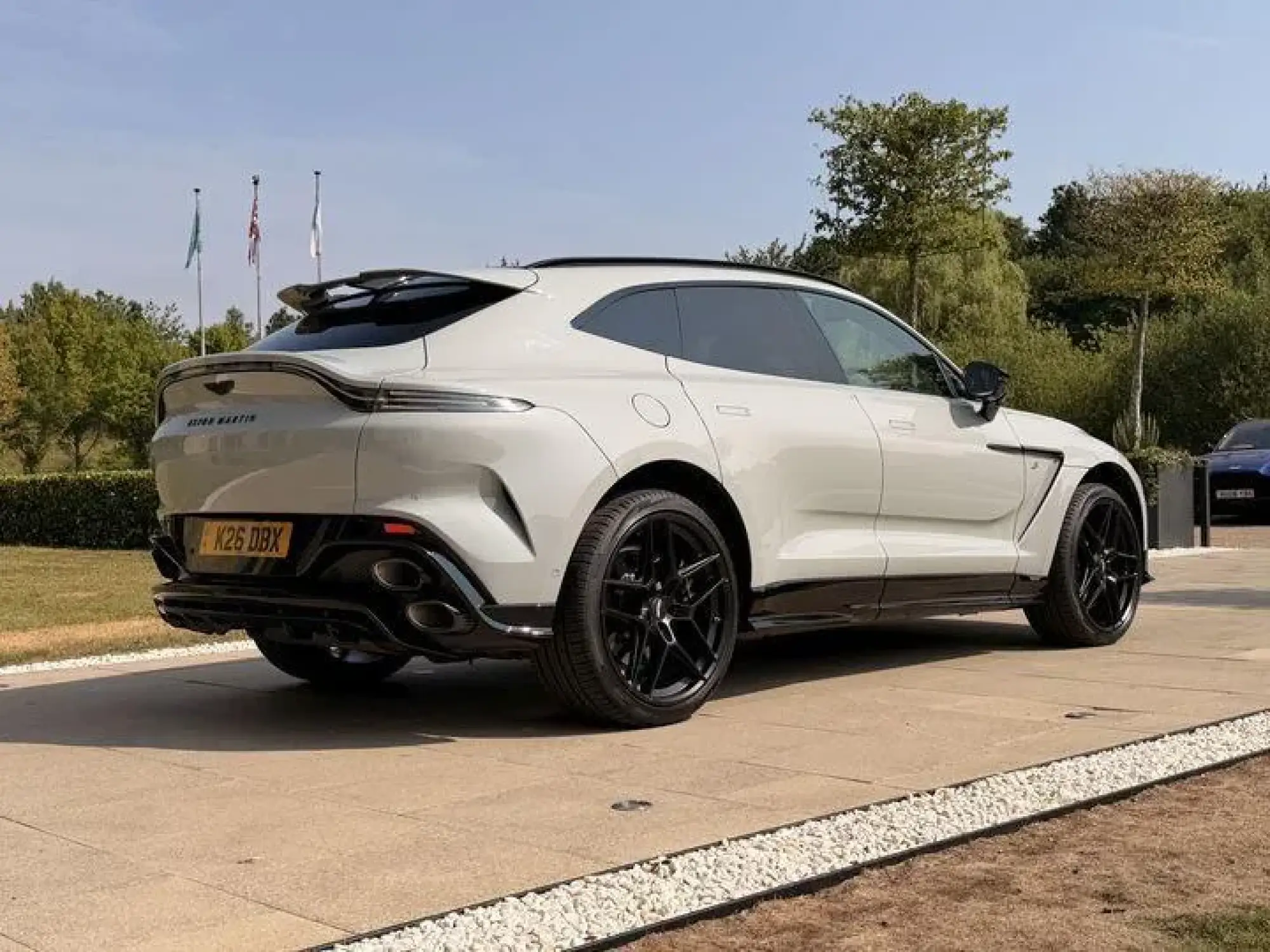 Aston Martin DBX Image 4