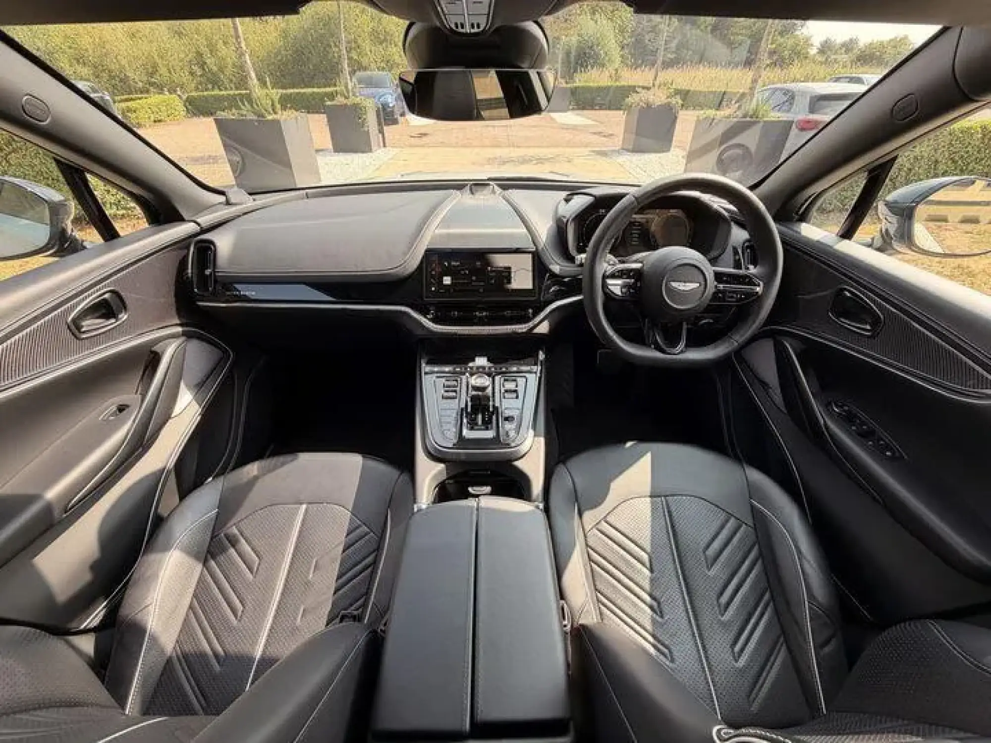 Aston Martin DBX Image 5