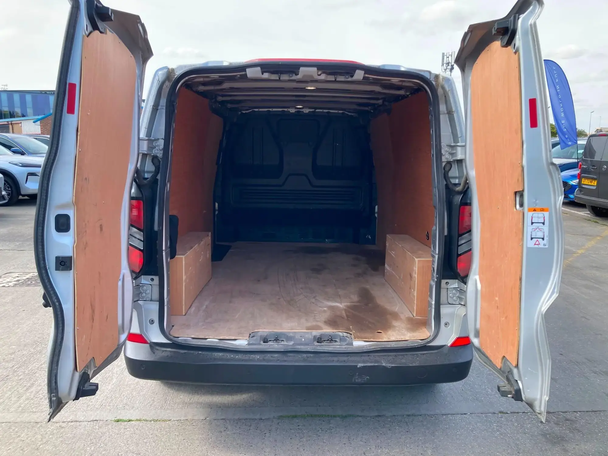 Ford Transit Custom Image 24