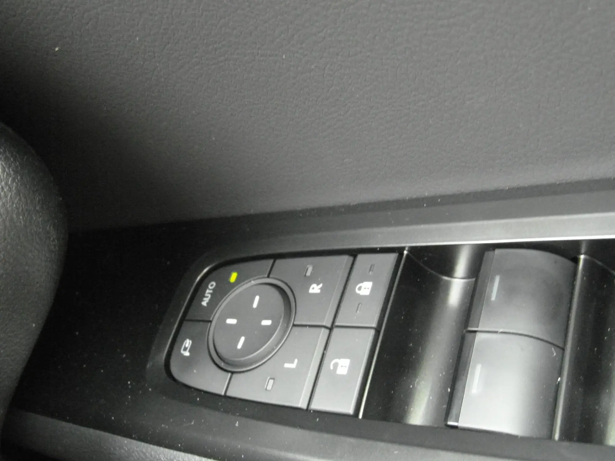 Lexus UX Self-Charging Hybrid Image 13 Lexus UX Self-Charging Hybrid Image 13