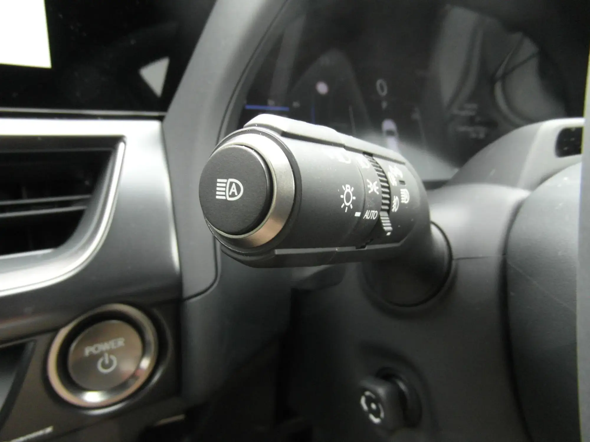 Lexus UX Self-Charging Hybrid Image 17 Lexus UX Self-Charging Hybrid Image 17