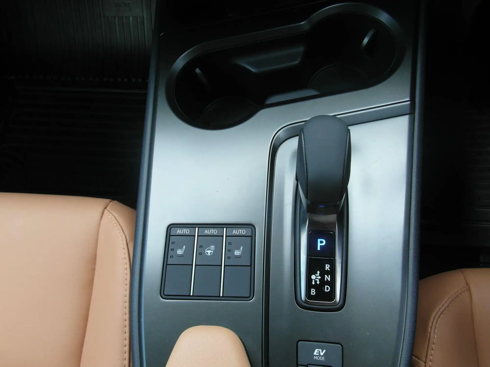 Lexus UX Self-Charging Hybrid Image 18 Lexus UX Self-Charging Hybrid Image 18