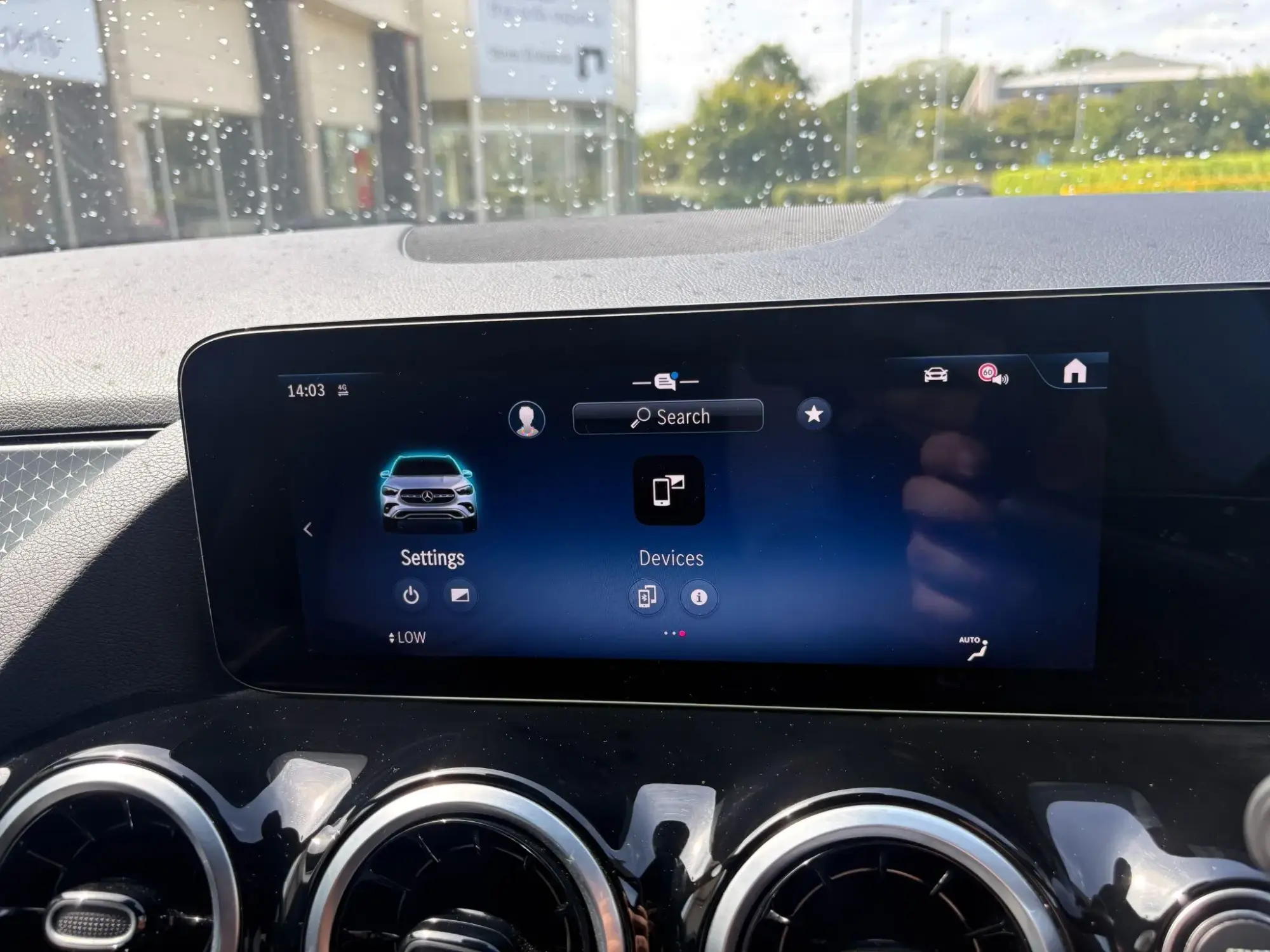 Mercedes-Benz GLA Image 27 Mercedes-Benz GLA Image 27