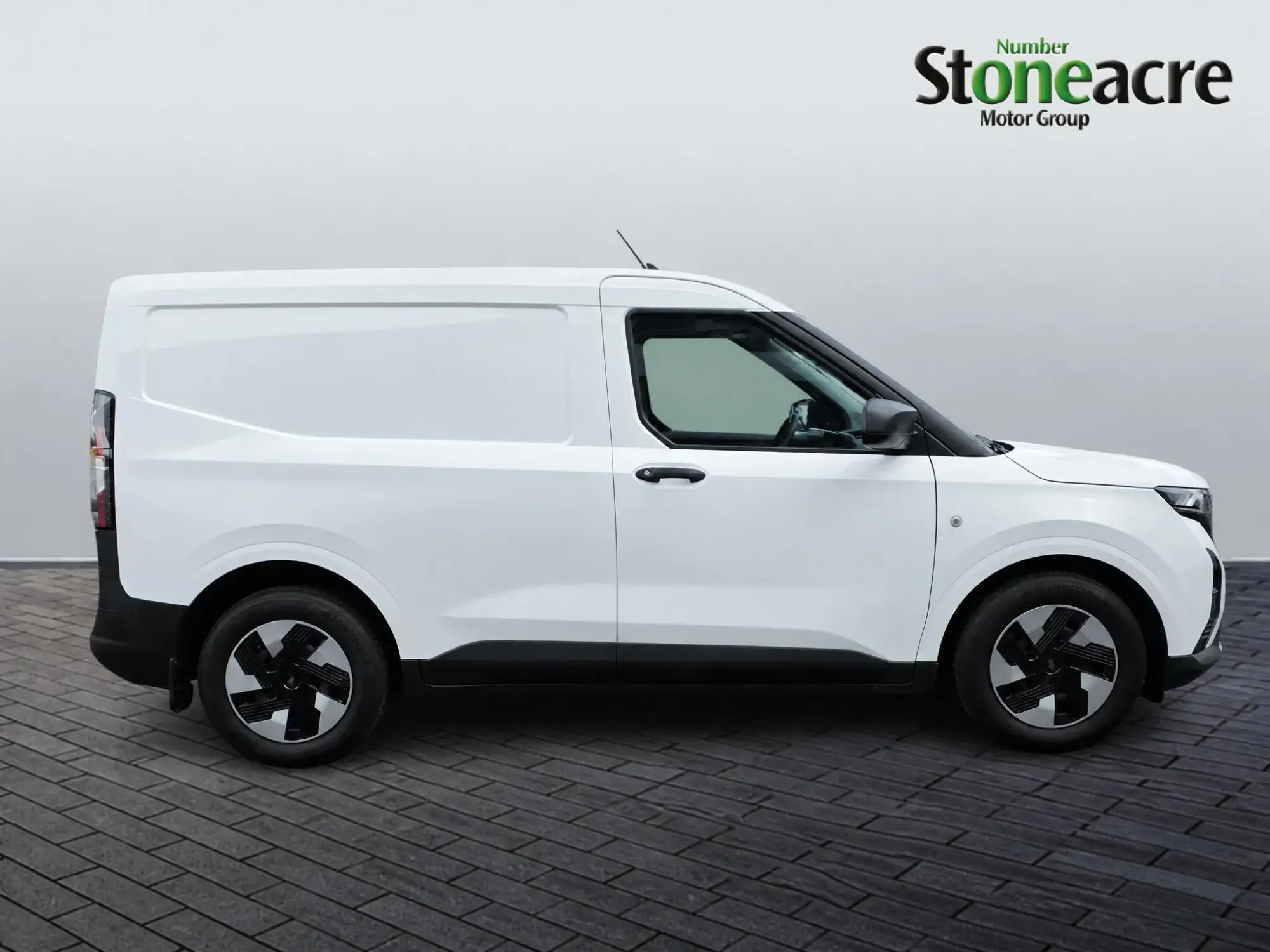 Ford E-Transit Courier Image 2