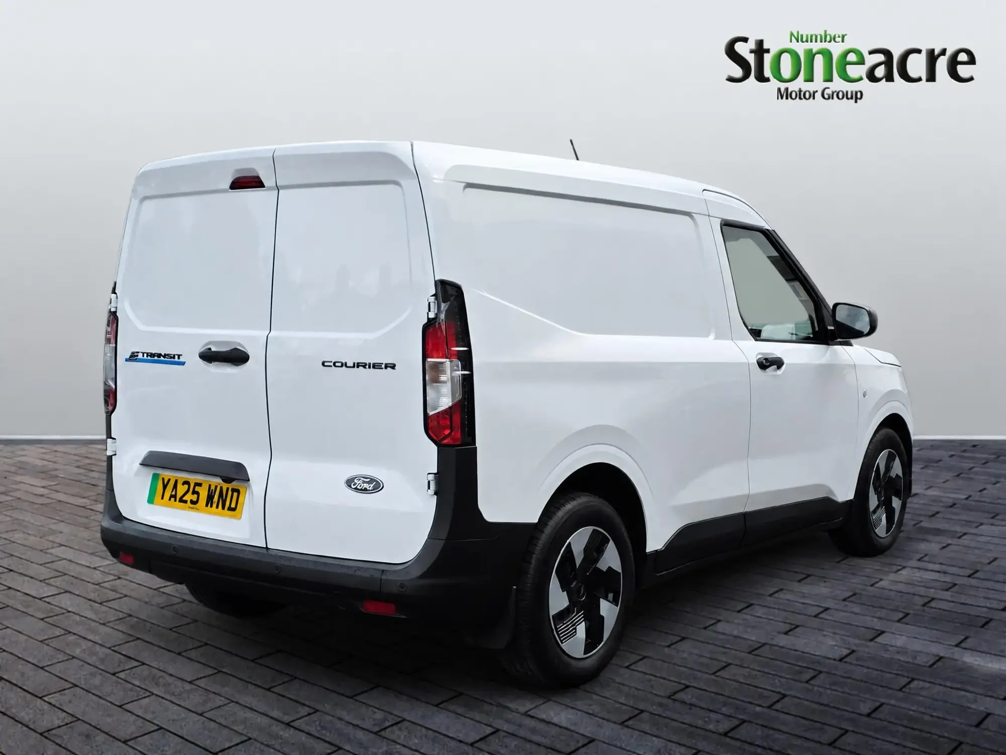 Ford E-Transit Courier Image 3