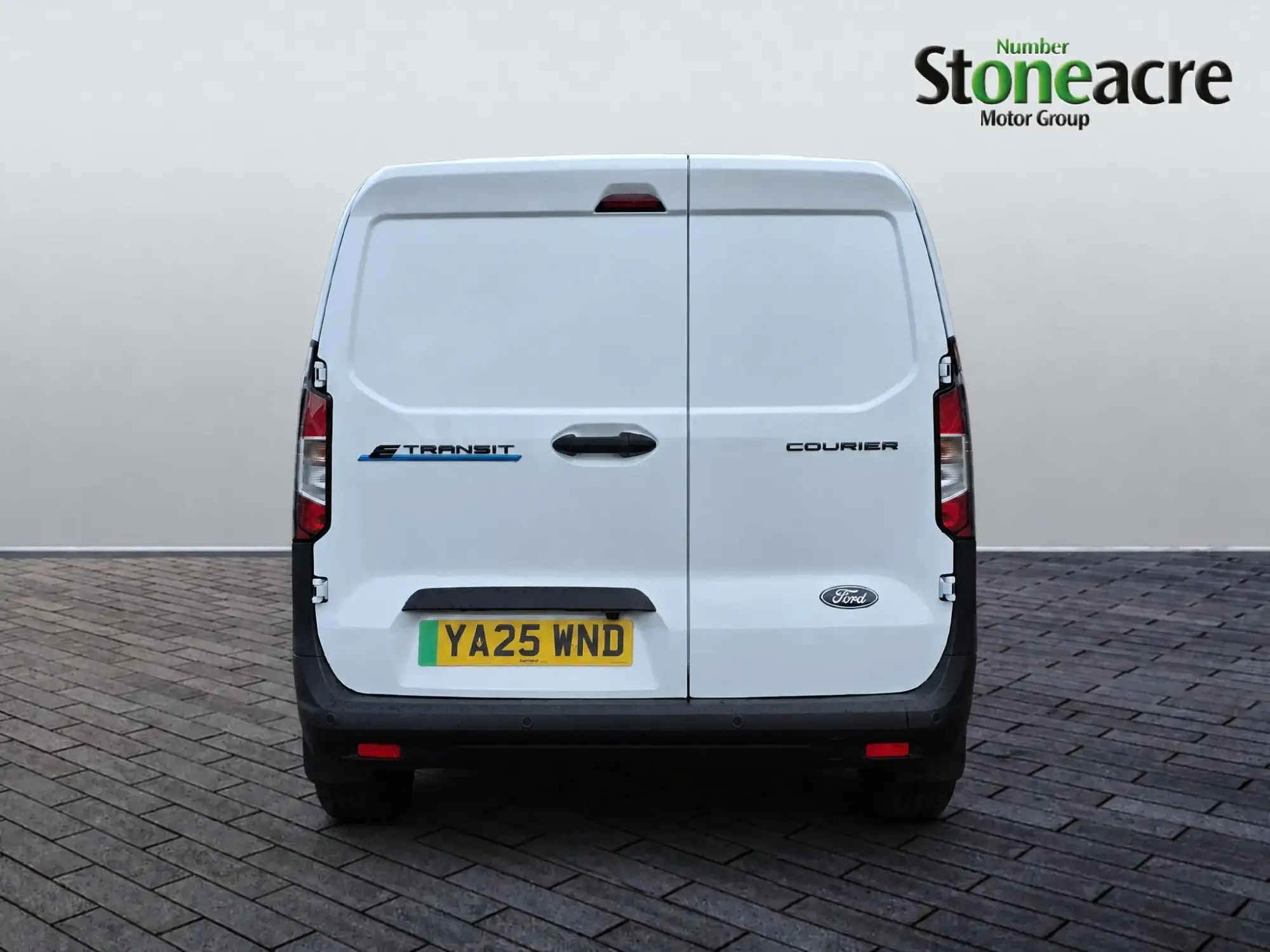 Ford E-Transit Courier Image 4