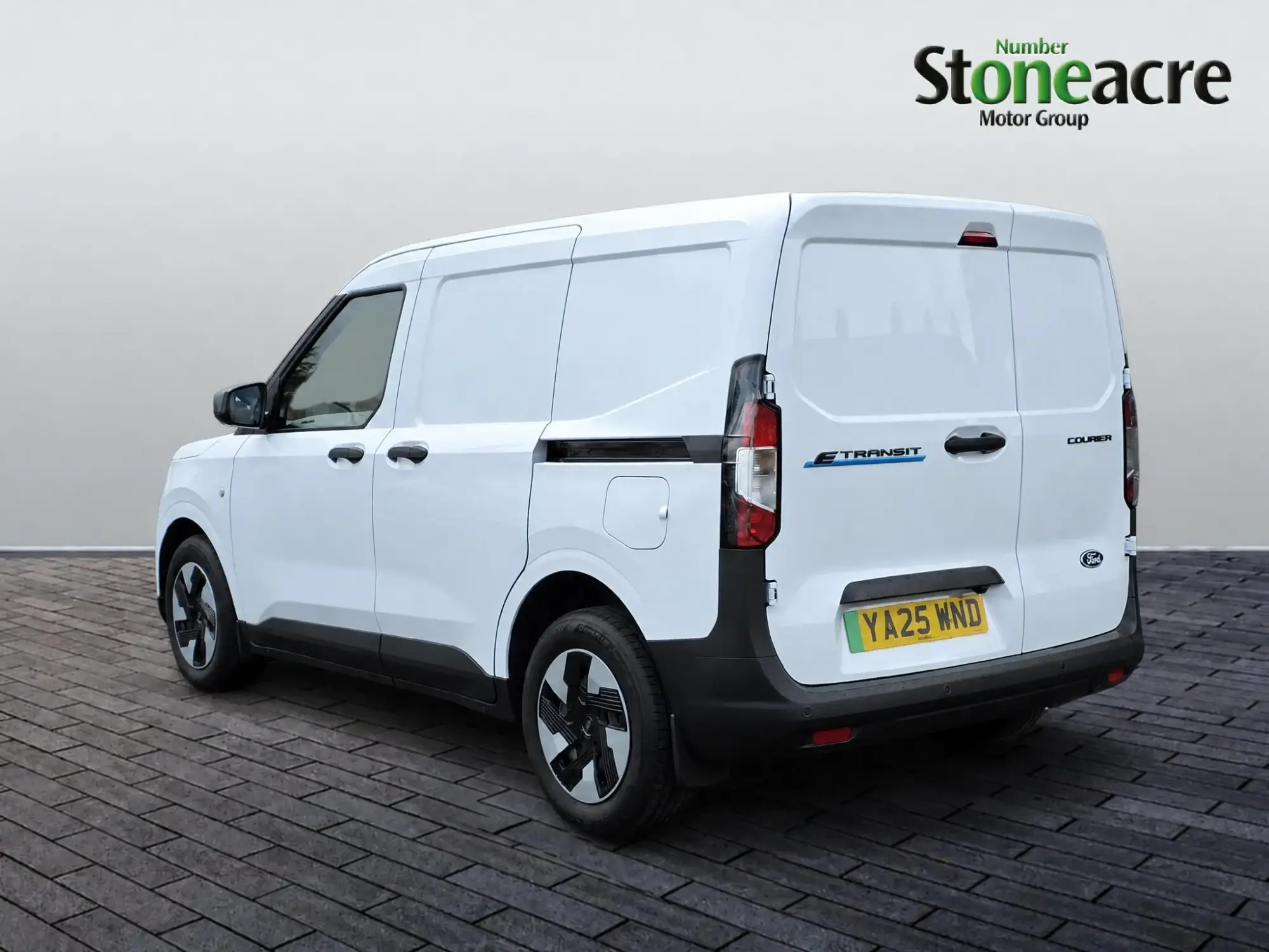 Ford E-Transit Courier Image 5