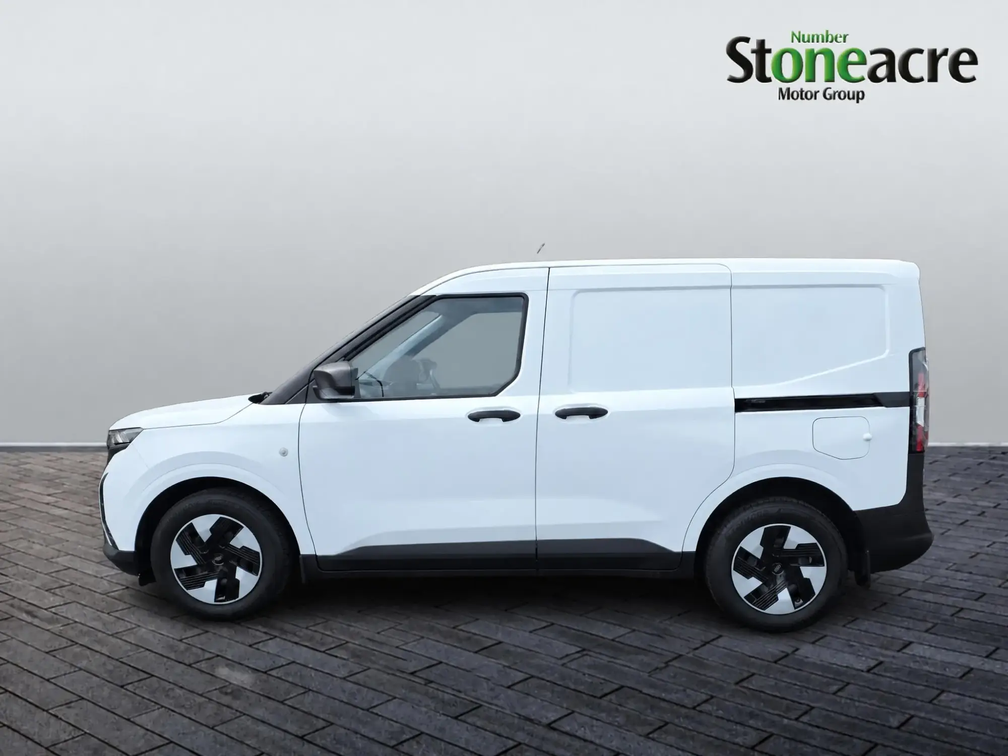 Ford E-Transit Courier Image 6