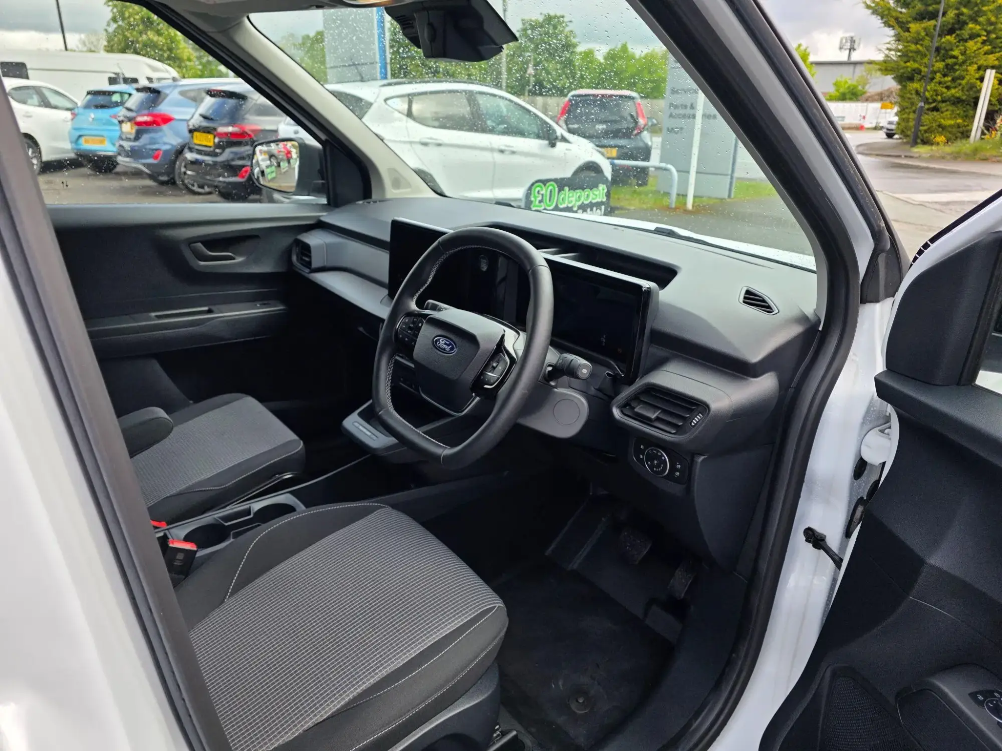 Ford E-Transit Courier Image 11