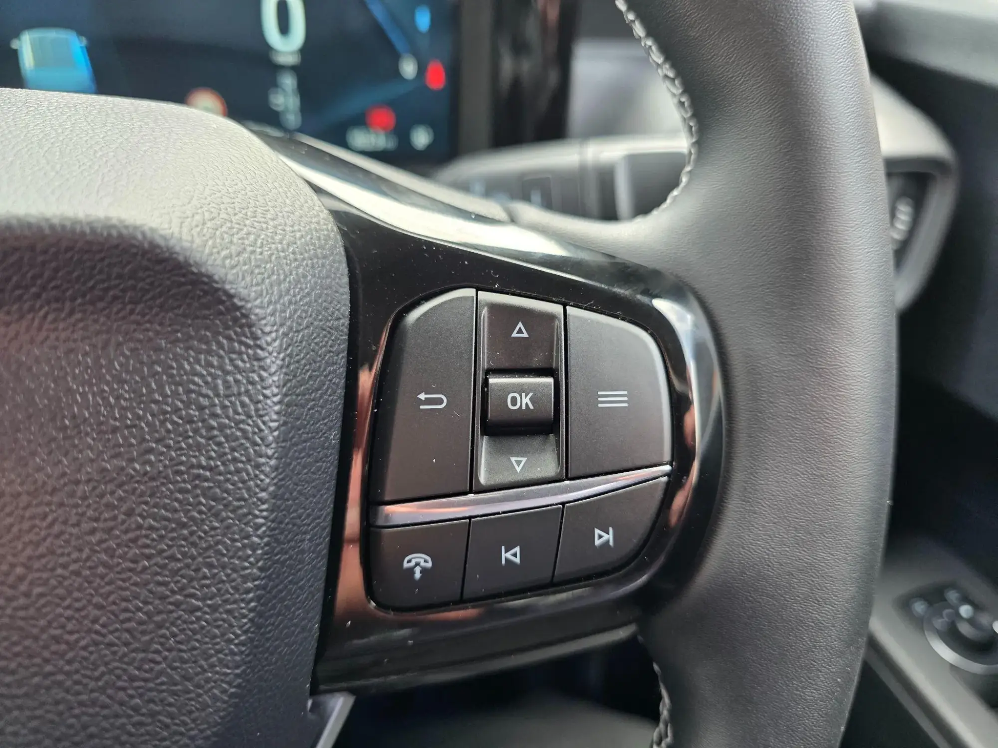 Ford E-Transit Courier Image 15