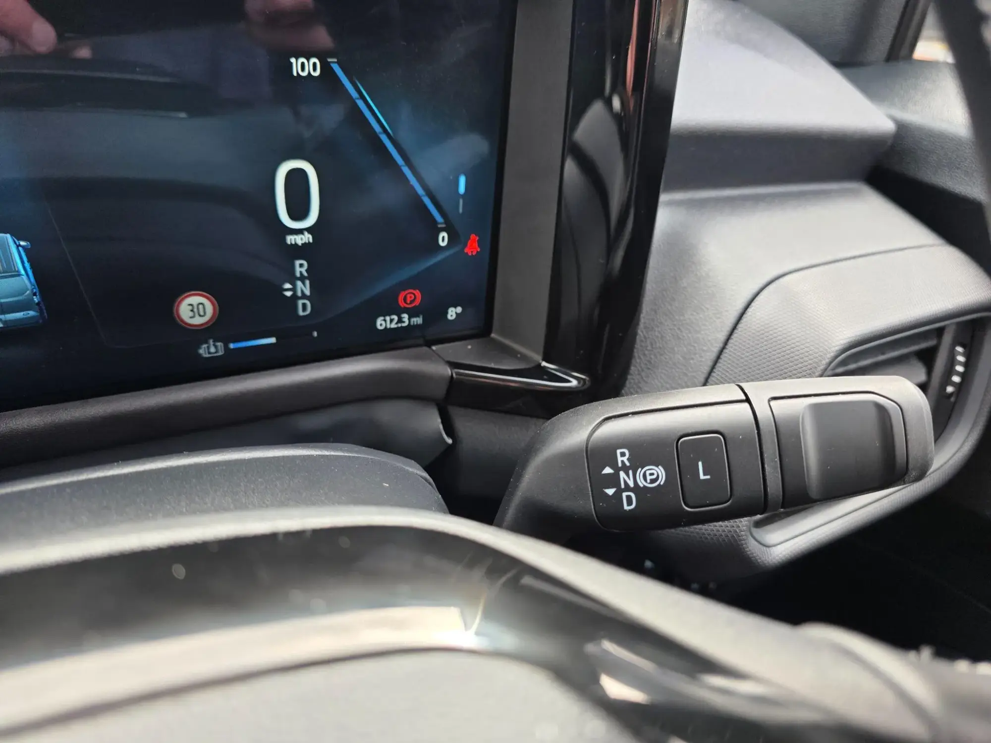 Ford E-Transit Courier Image 17