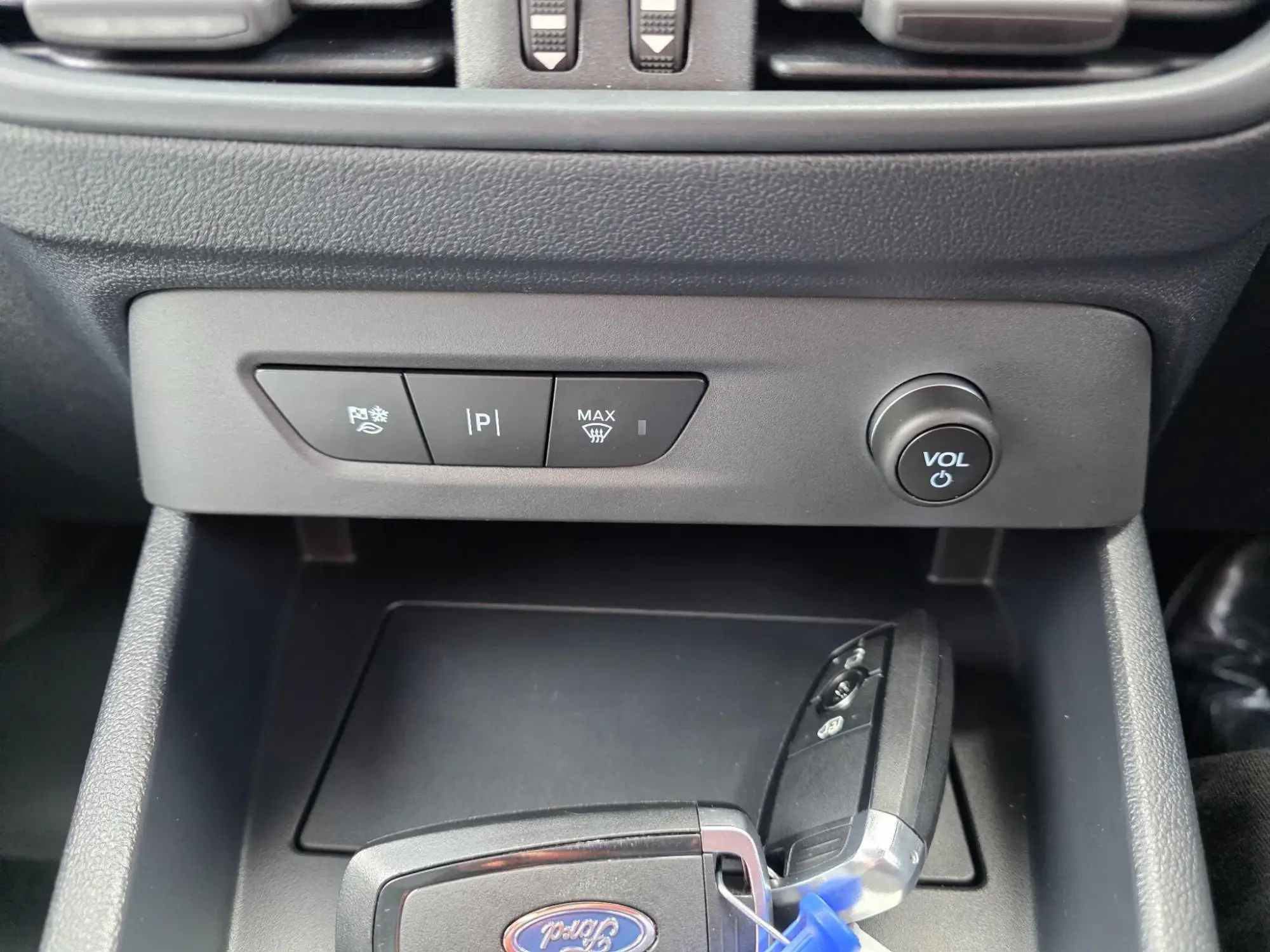 Ford E-Transit Courier Image 22