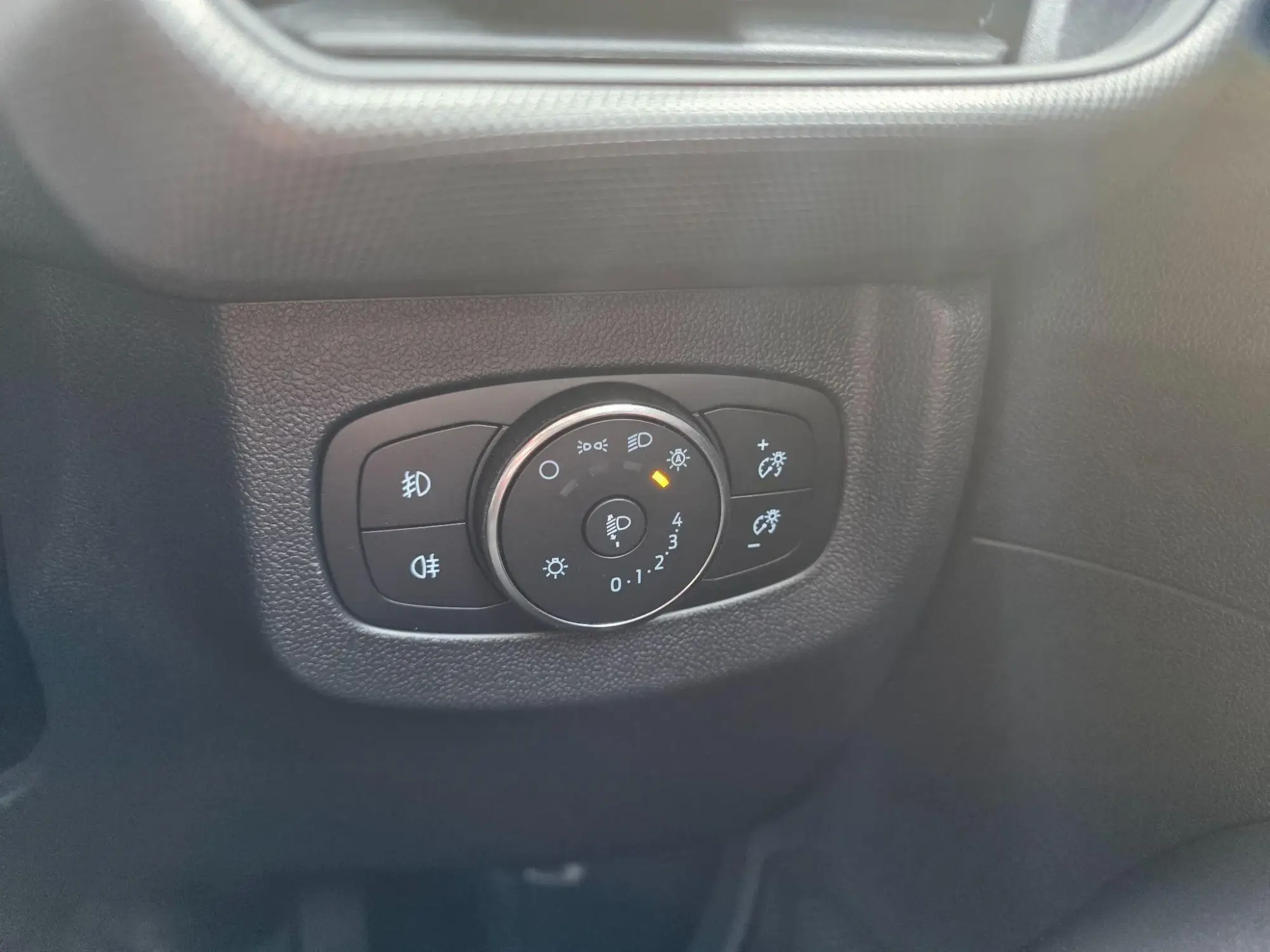 Ford E-Transit Courier Image 23