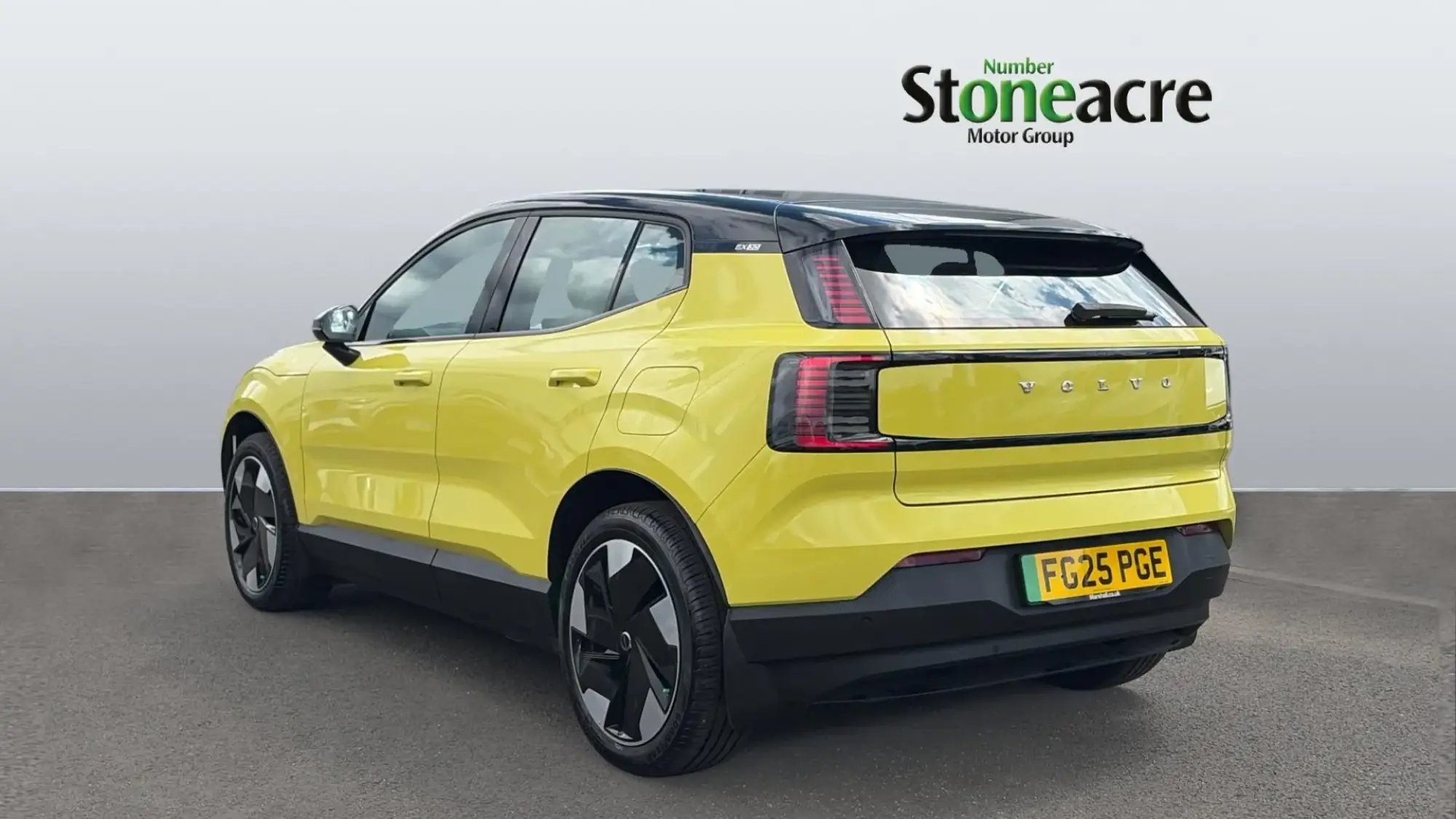 Volvo EX30 200kW SM Extended Range Plus 69kWh 5dr Auto FG25PGE Image 2