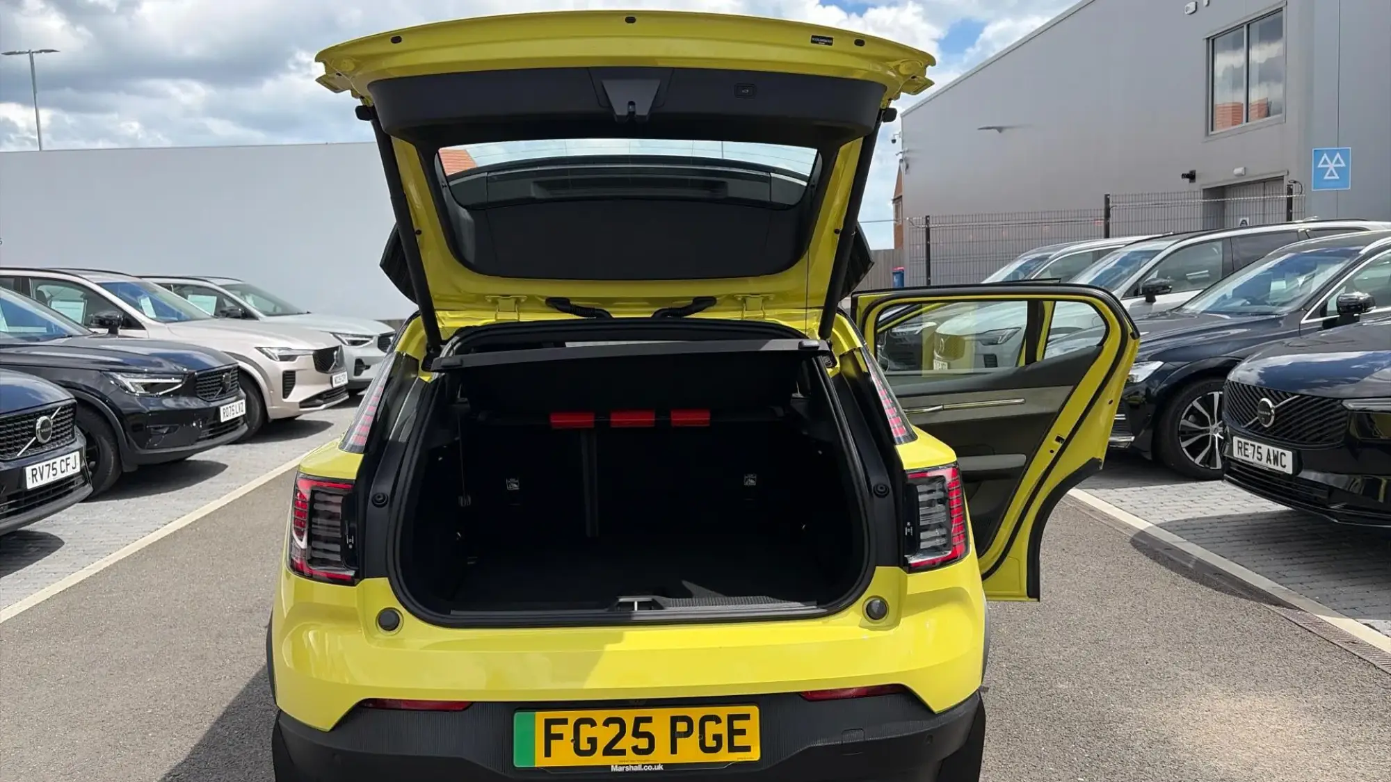 Volvo EX30 Image 13