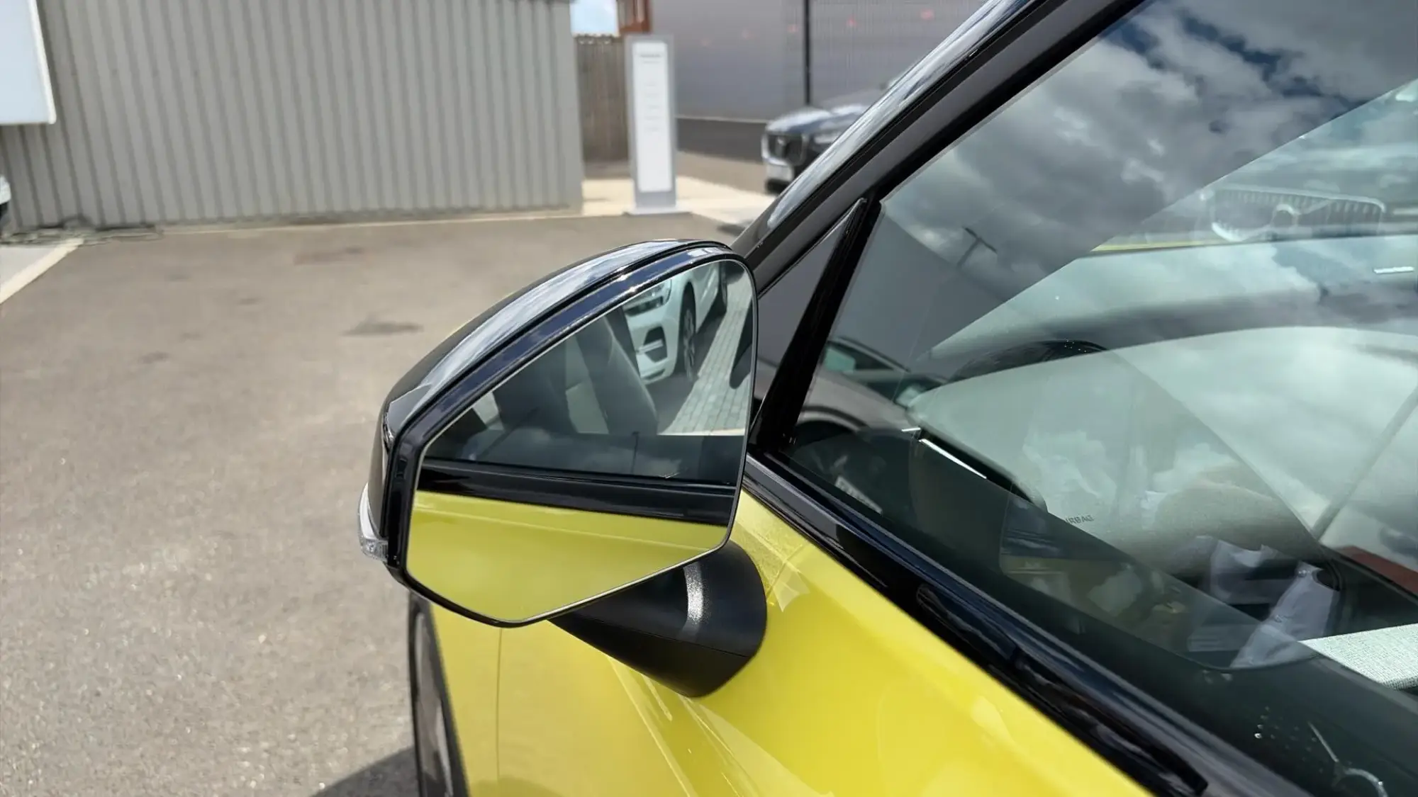 Volvo EX30 Image 31