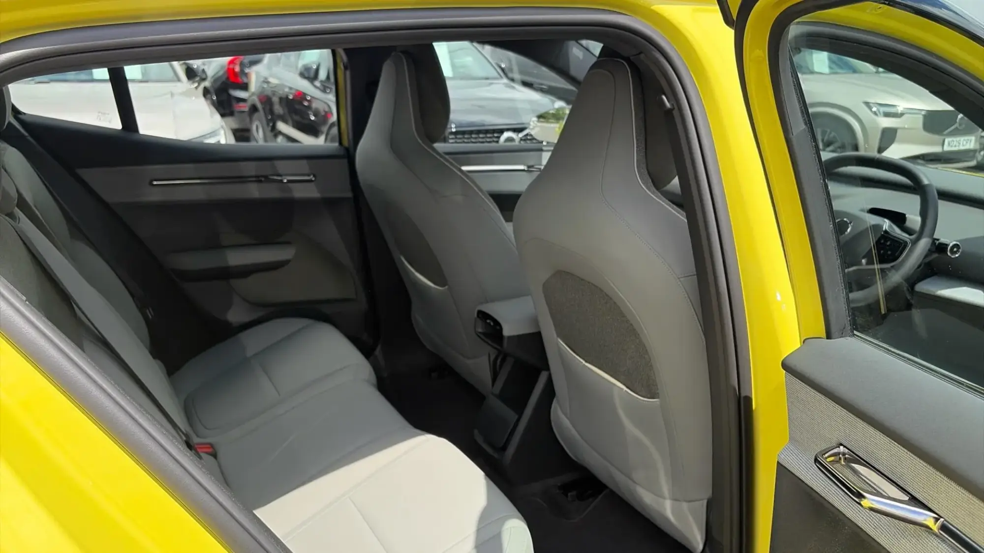 Volvo EX30 Image 32