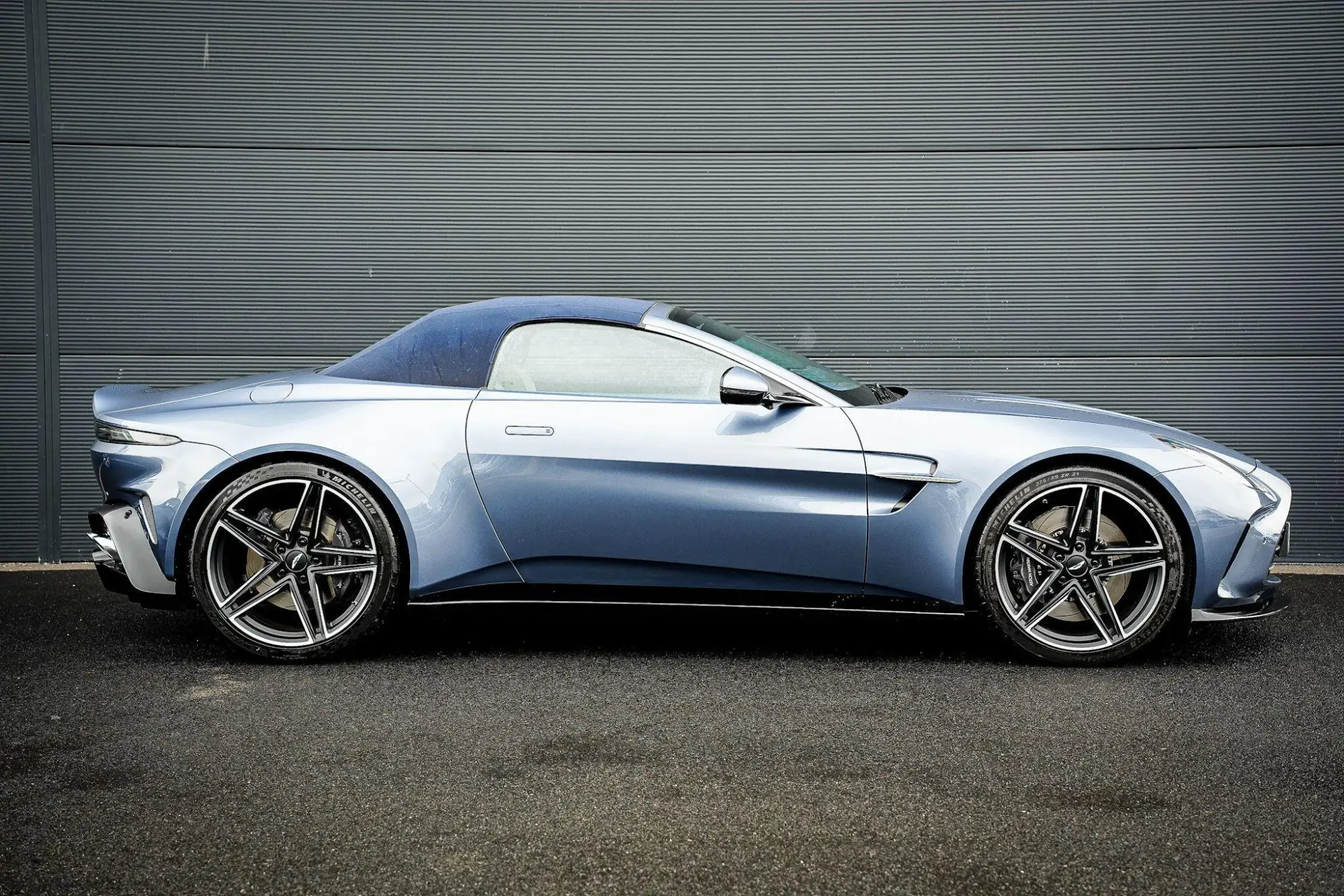 Aston Martin Vantage Roadster Image 12 Aston Martin Vantage Roadster Image 12