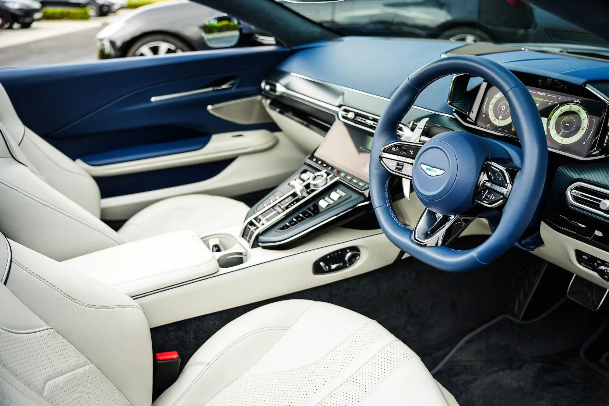 Aston Martin Vantage Roadster Image 14 Aston Martin Vantage Roadster Image 14