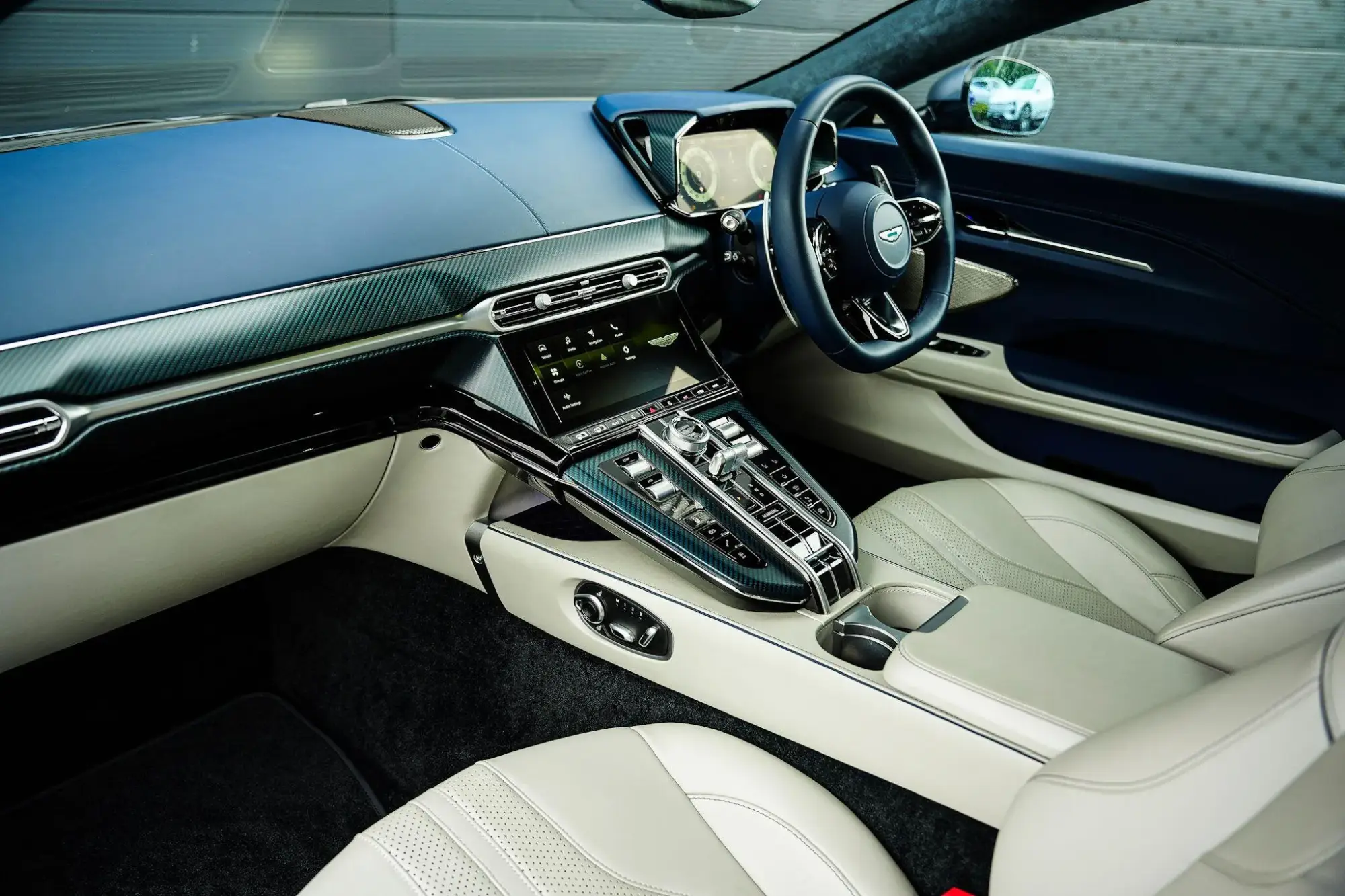 Aston Martin Vantage Roadster Image 15 Aston Martin Vantage Roadster Image 15