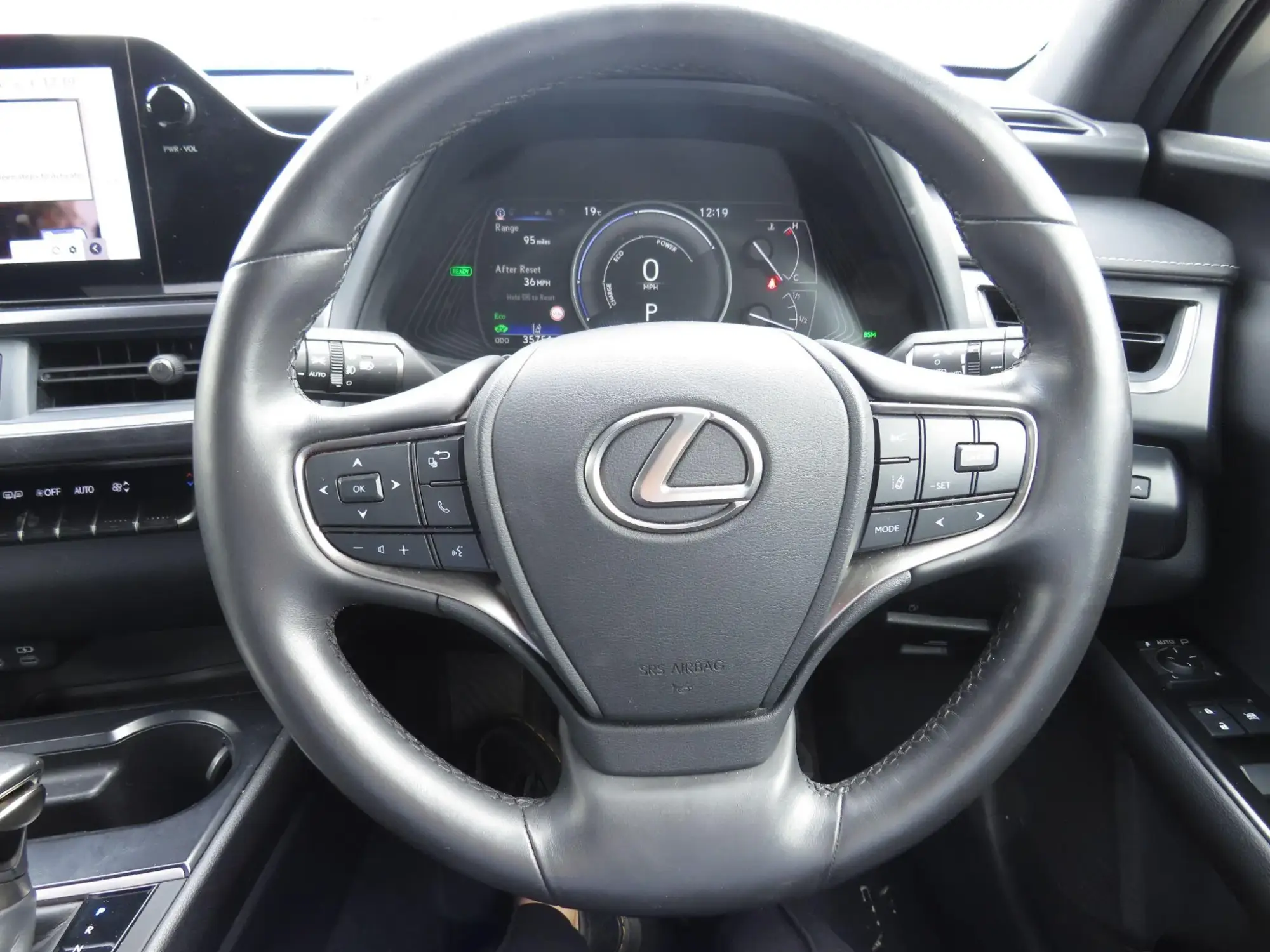 Lexus UX Self-Charging Hybrid Image 13