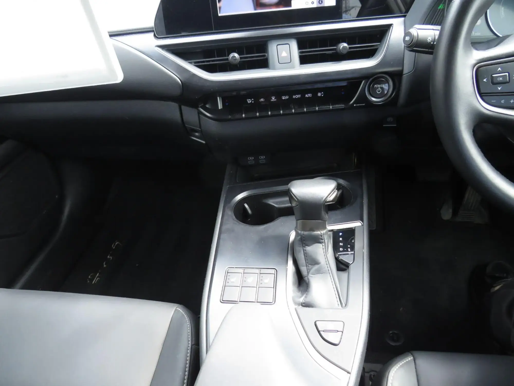 Lexus UX Self-Charging Hybrid Image 16