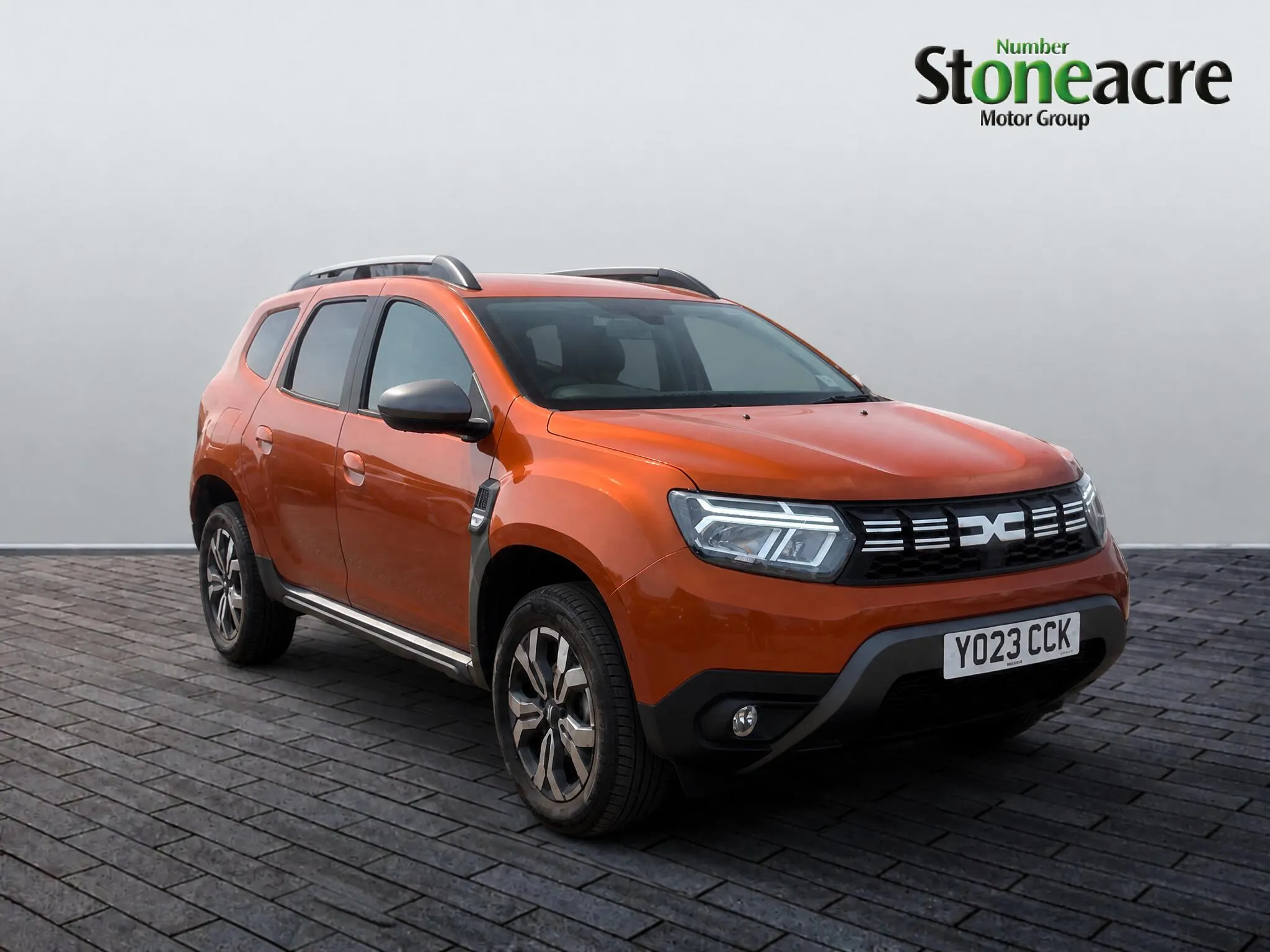 Dacia Duster listing photo