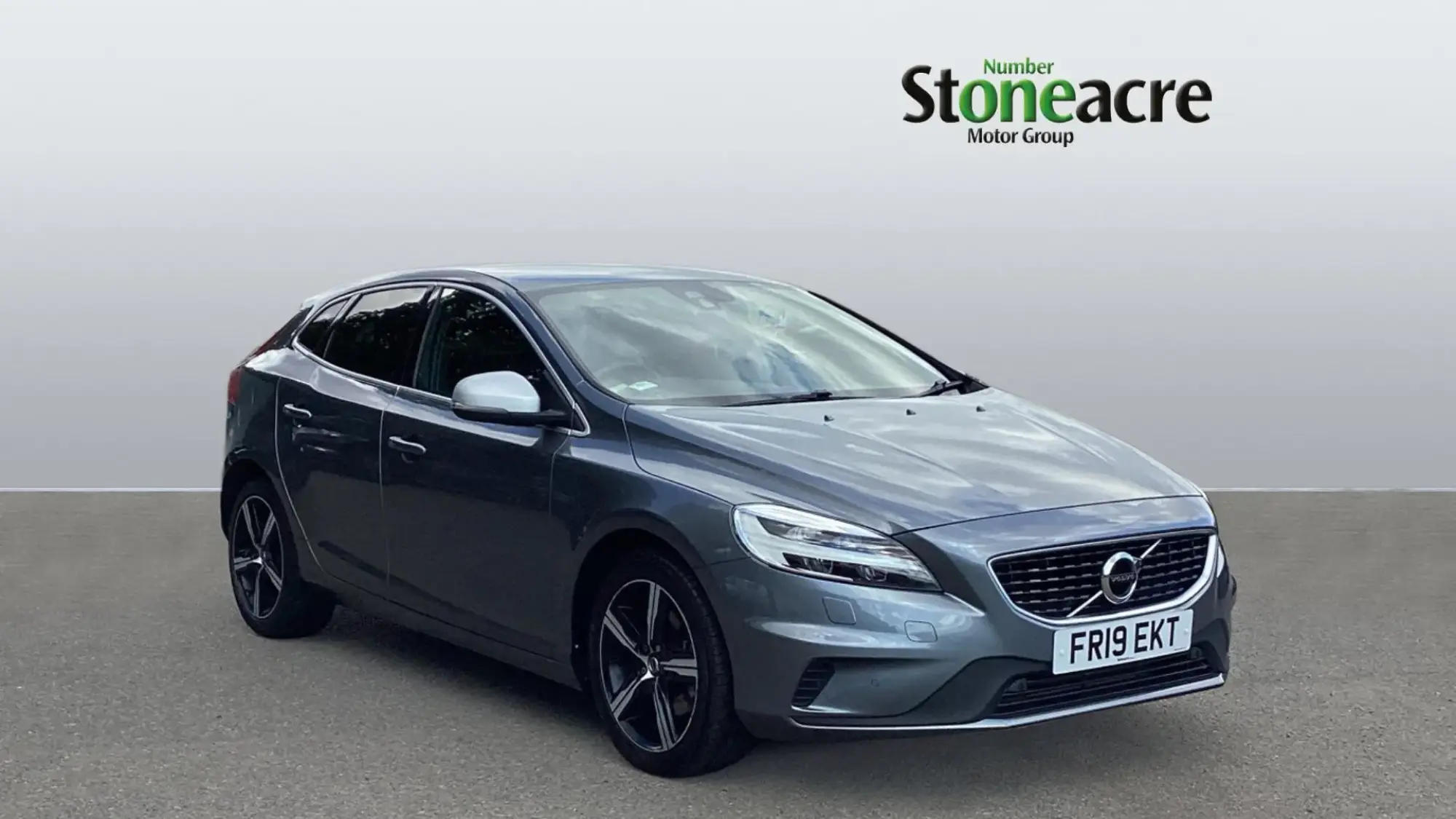 Volvo V40 2.0 T2 R-Design Edition Euro 6 (s/s) 5dr FR19EKT Image 1 Volvo V40 2.0 T2 R-Design Edition Euro 6 (s/s) 5dr FR19EKT Image 1