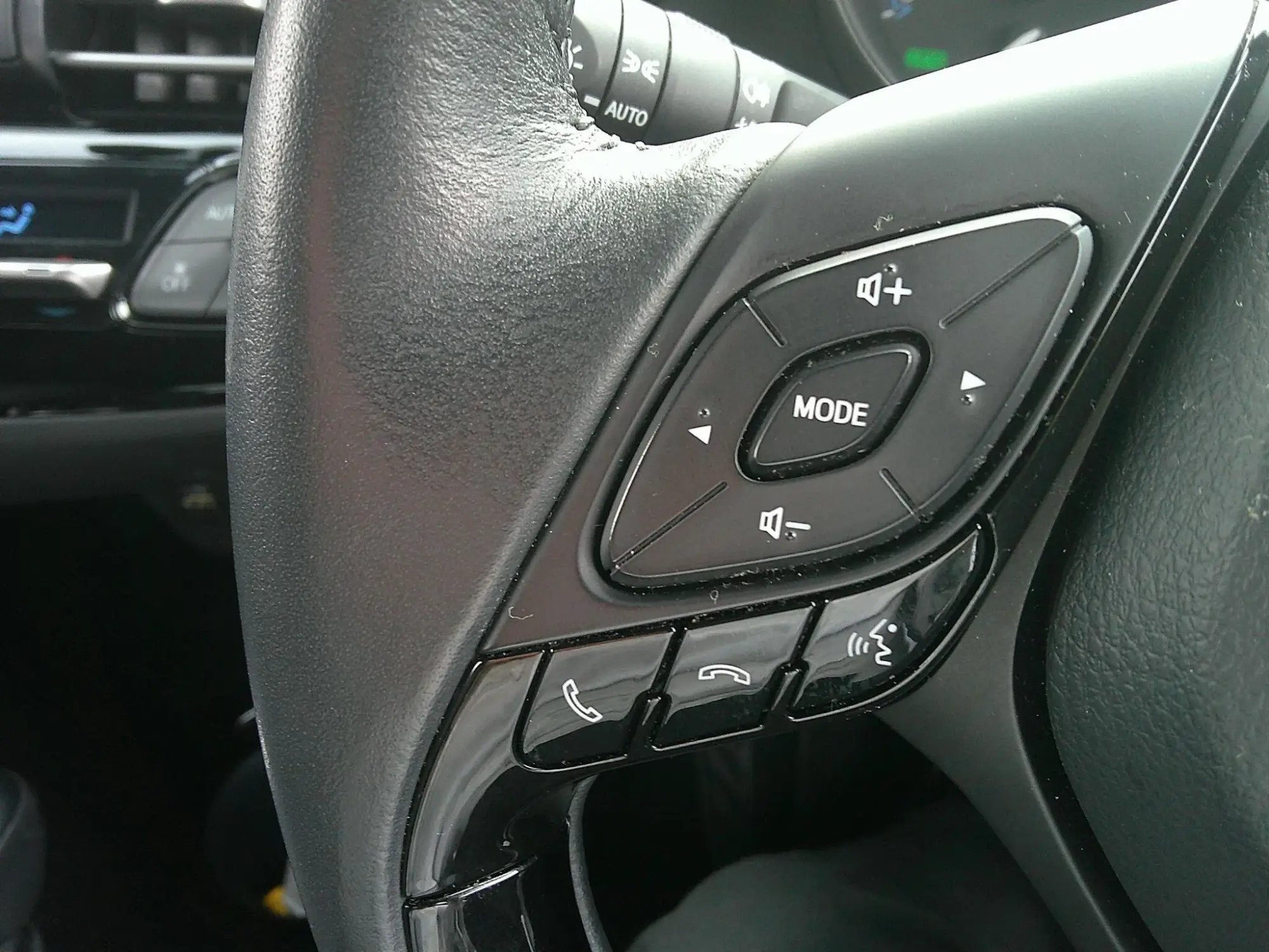 Toyota C-HR Self-Charging Hybrid Image 20