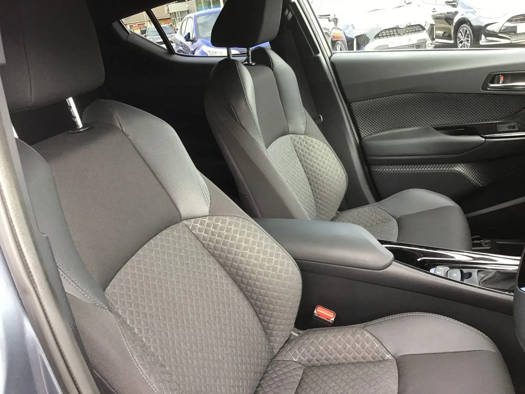 Toyota C-HR Self-Charging Hybrid Image 11 Toyota C-HR Self-Charging Hybrid Image 11