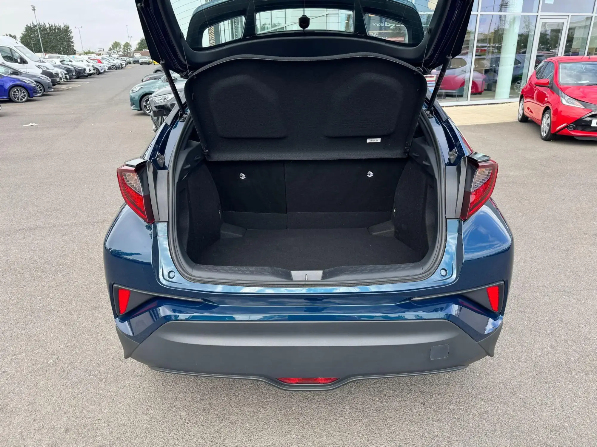 Toyota C-HR Self-Charging Hybrid Image 9 Toyota C-HR Self-Charging Hybrid Image 9
