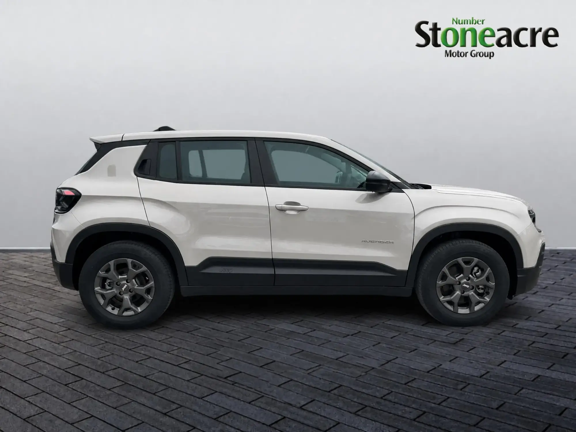 Jeep Avenger 54kWh e-Longitude Auto 5dr DA26YMU Image 2 Jeep Avenger 54kWh e-Longitude Auto 5dr DA26YMU Image 2