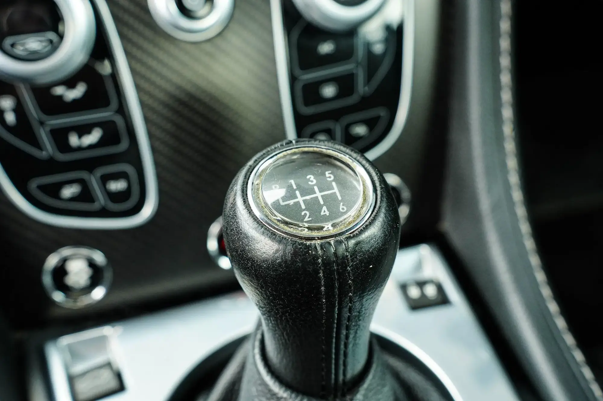 Aston Martin Vantage Image 9
