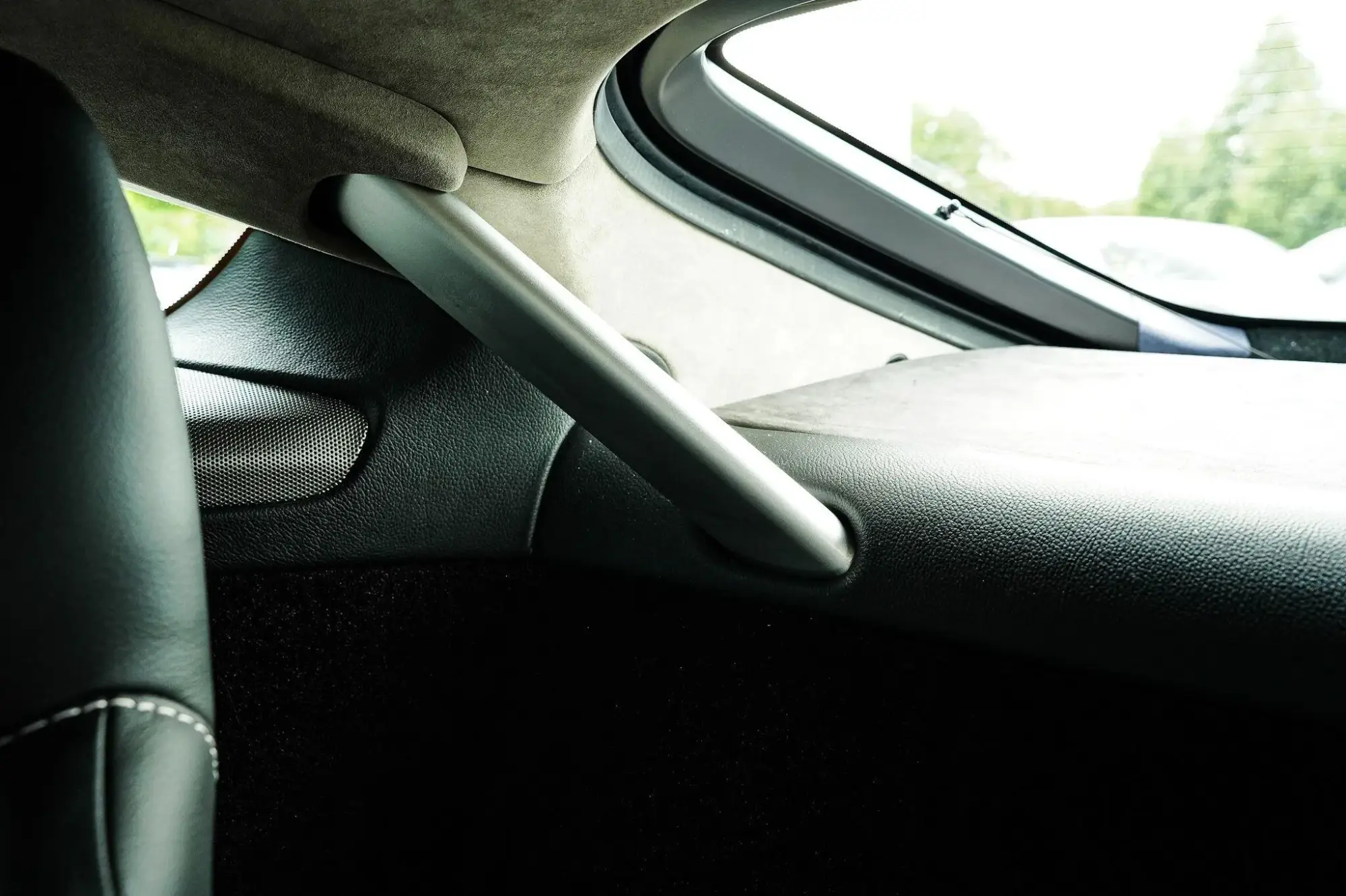 Aston Martin Vantage Image 12