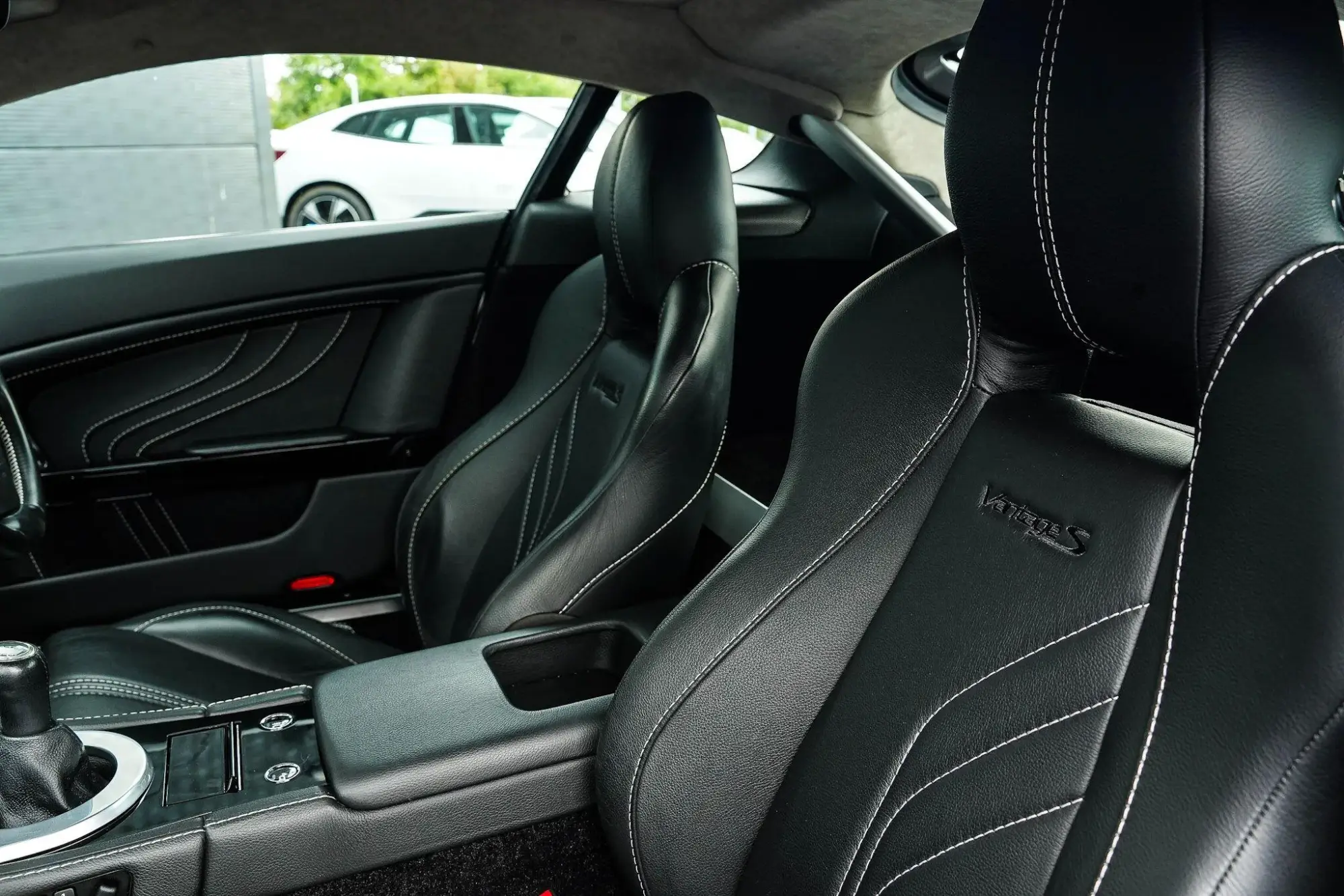 Aston Martin Vantage Image 25