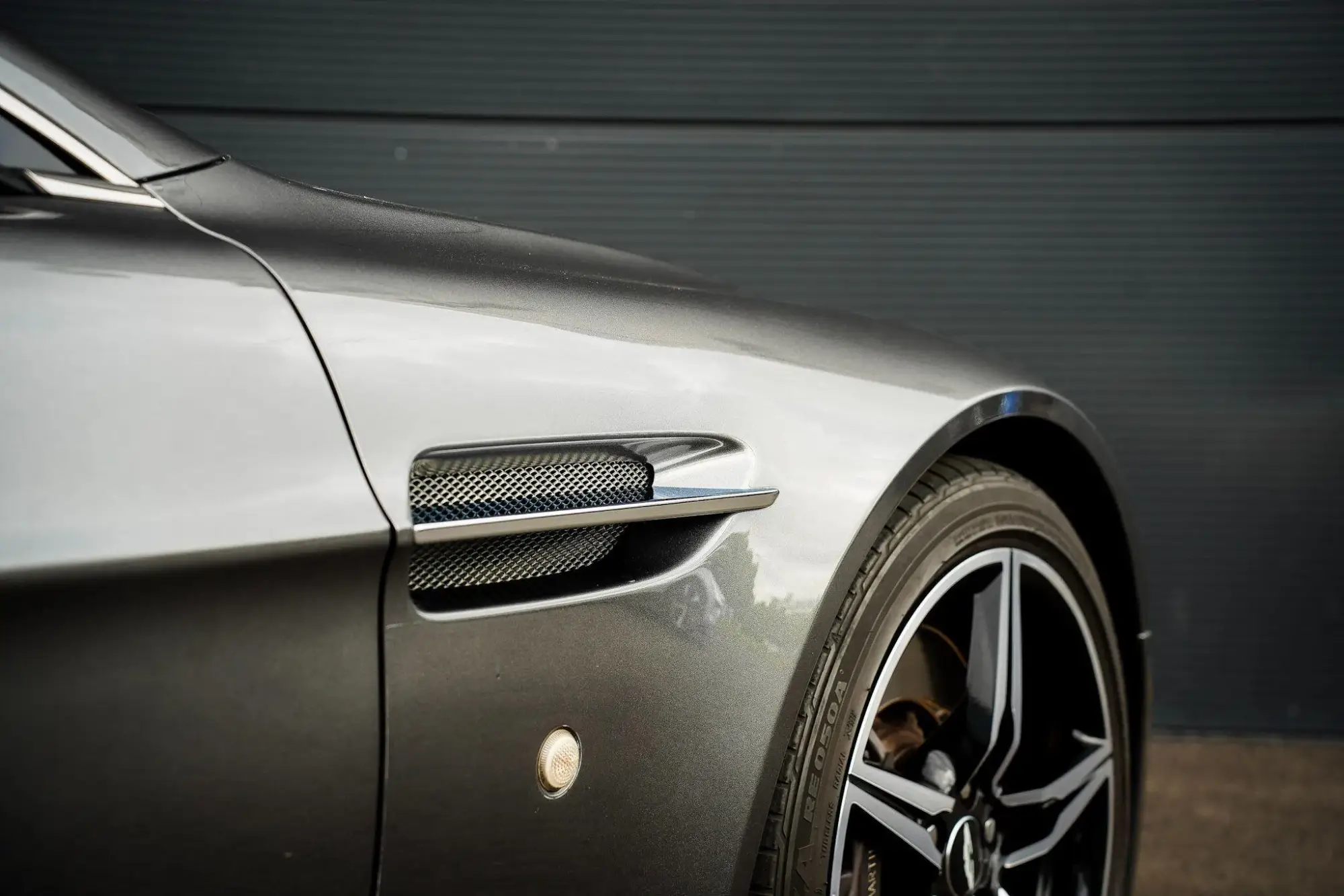 Aston Martin Vantage Image 33