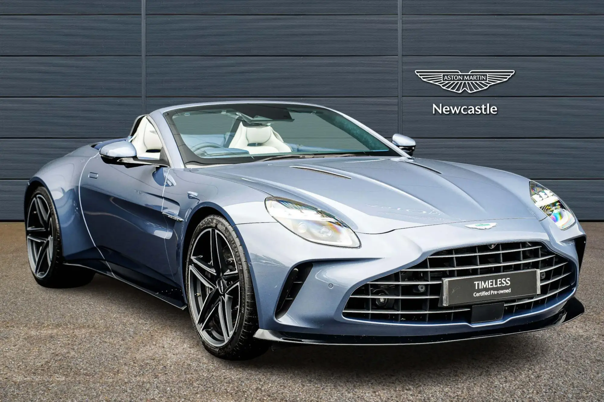Aston Martin Vantage Roadster Image 1 Aston Martin Vantage Roadster Image 1