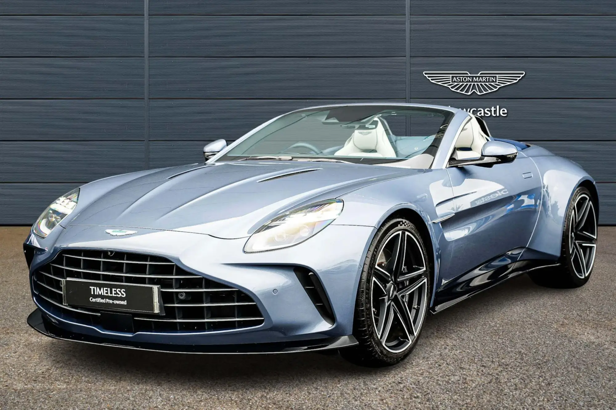 Aston Martin Vantage Roadster Image 3 Aston Martin Vantage Roadster Image 3