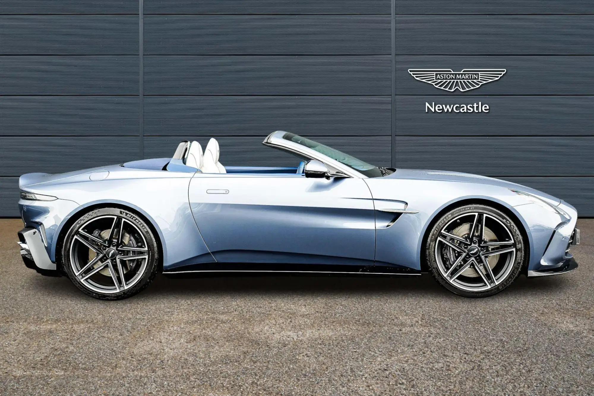 Aston Martin Vantage Roadster Image 4 Aston Martin Vantage Roadster Image 4