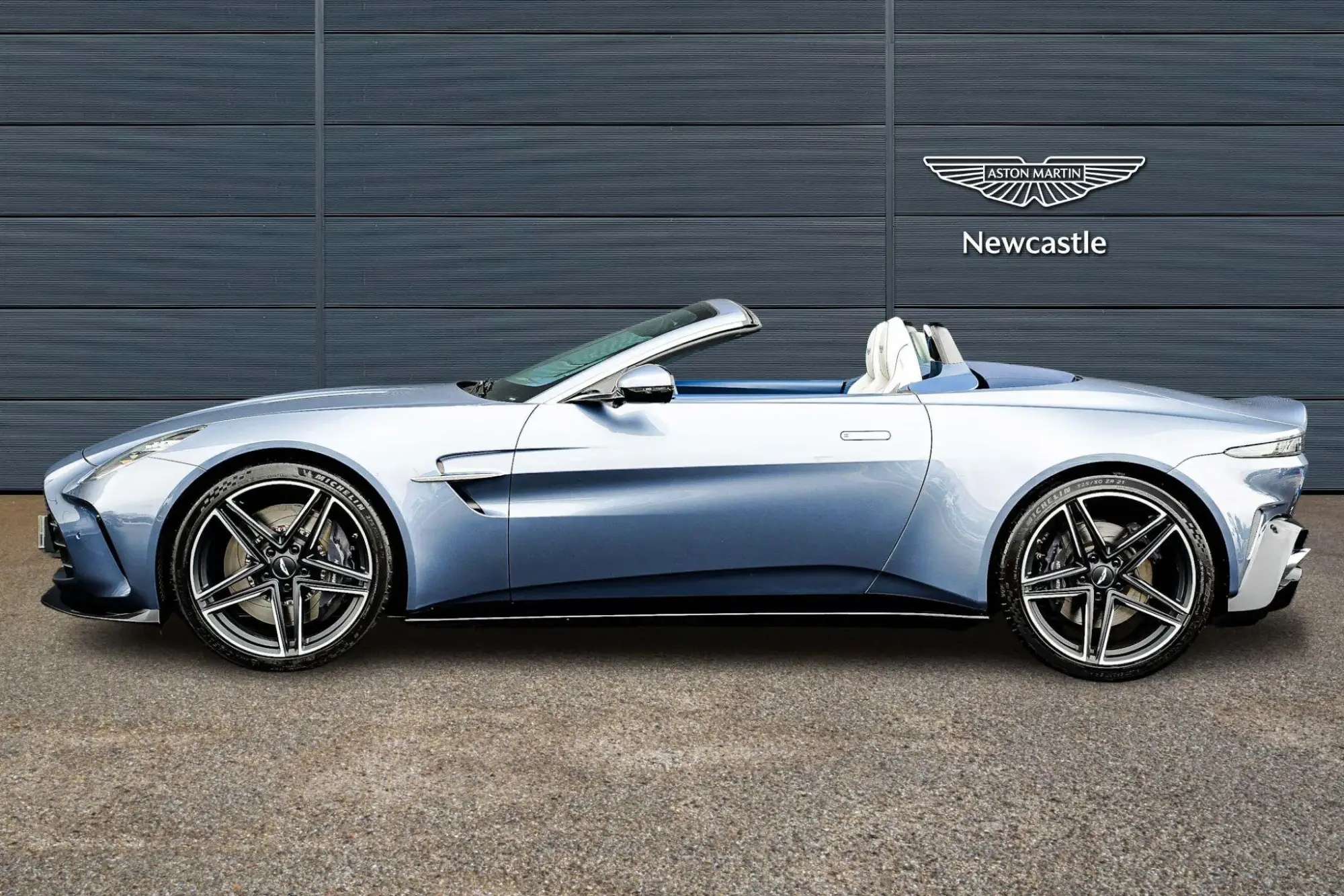 Aston Martin Vantage Roadster Image 5 Aston Martin Vantage Roadster Image 5