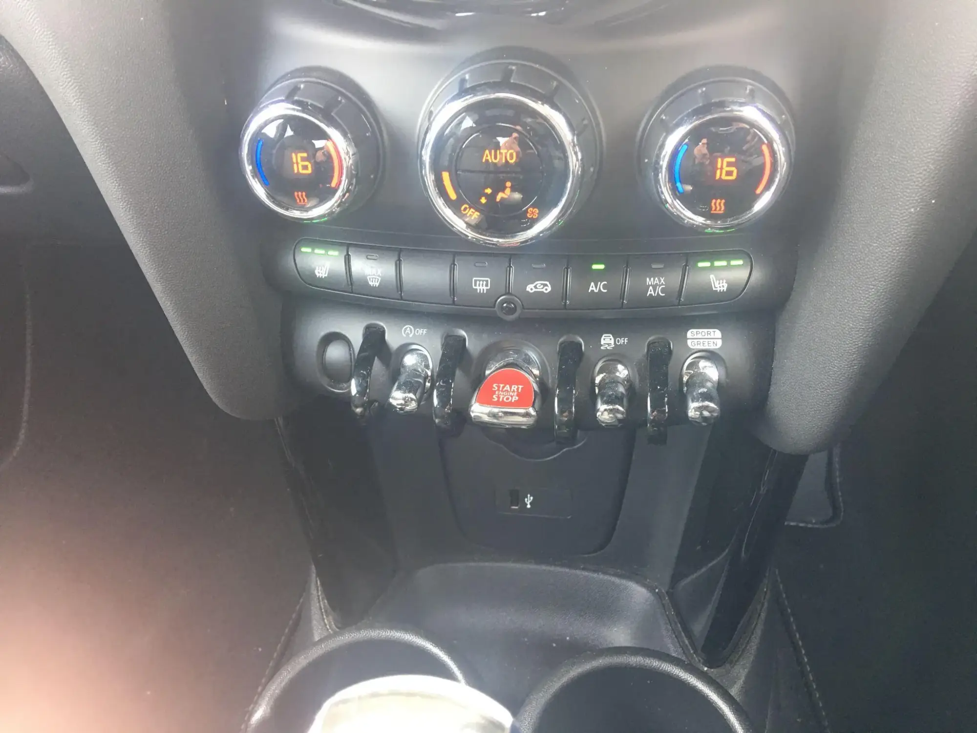 MINI Hatch Image 18