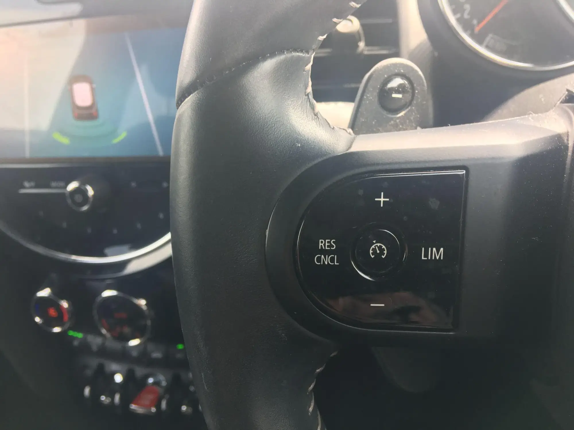 MINI Hatch Image 19