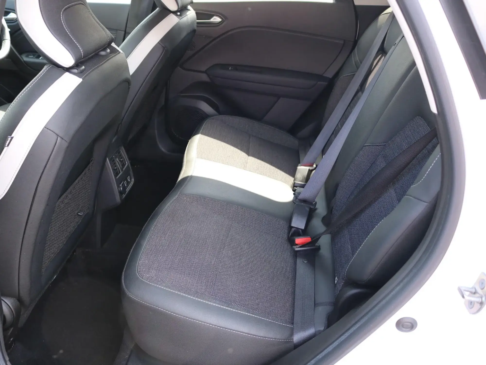 Renault Captur Image 24 Renault Captur Image 24