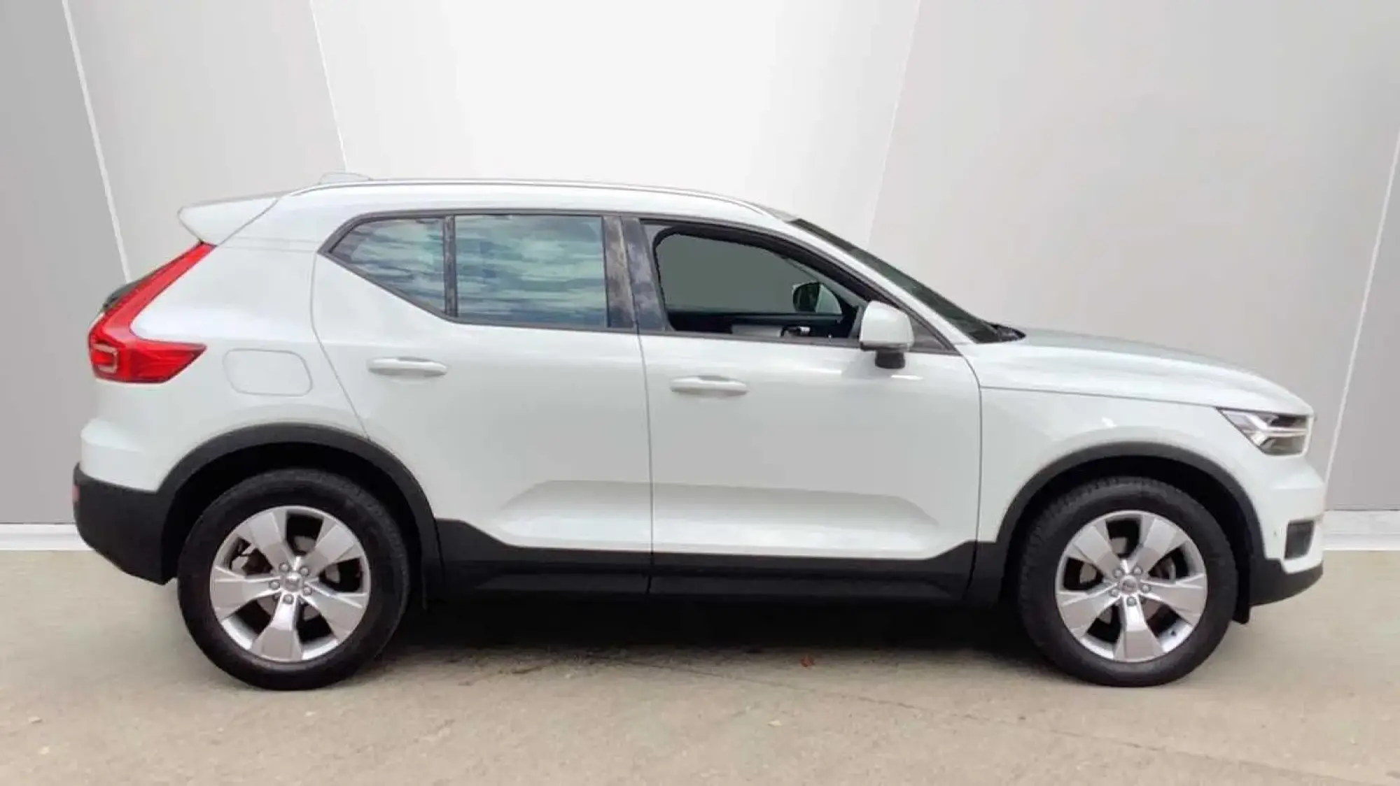 Volvo XC40 1.5 T3 Momentum Pro Euro 6 (s/s) 5dr YA19NNJ Image 3 Volvo XC40 1.5 T3 Momentum Pro Euro 6 (s/s) 5dr YA19NNJ Image 3