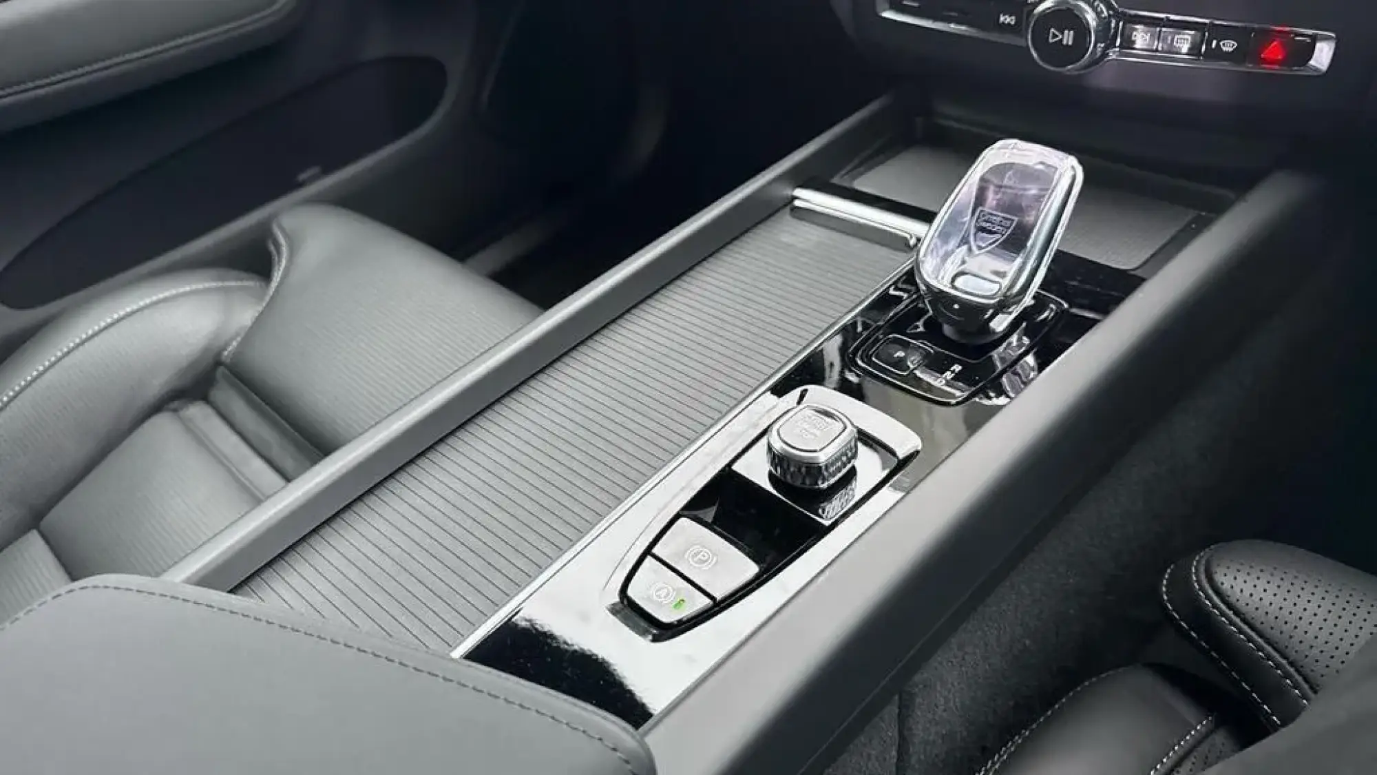 Volvo XC60 Image 8