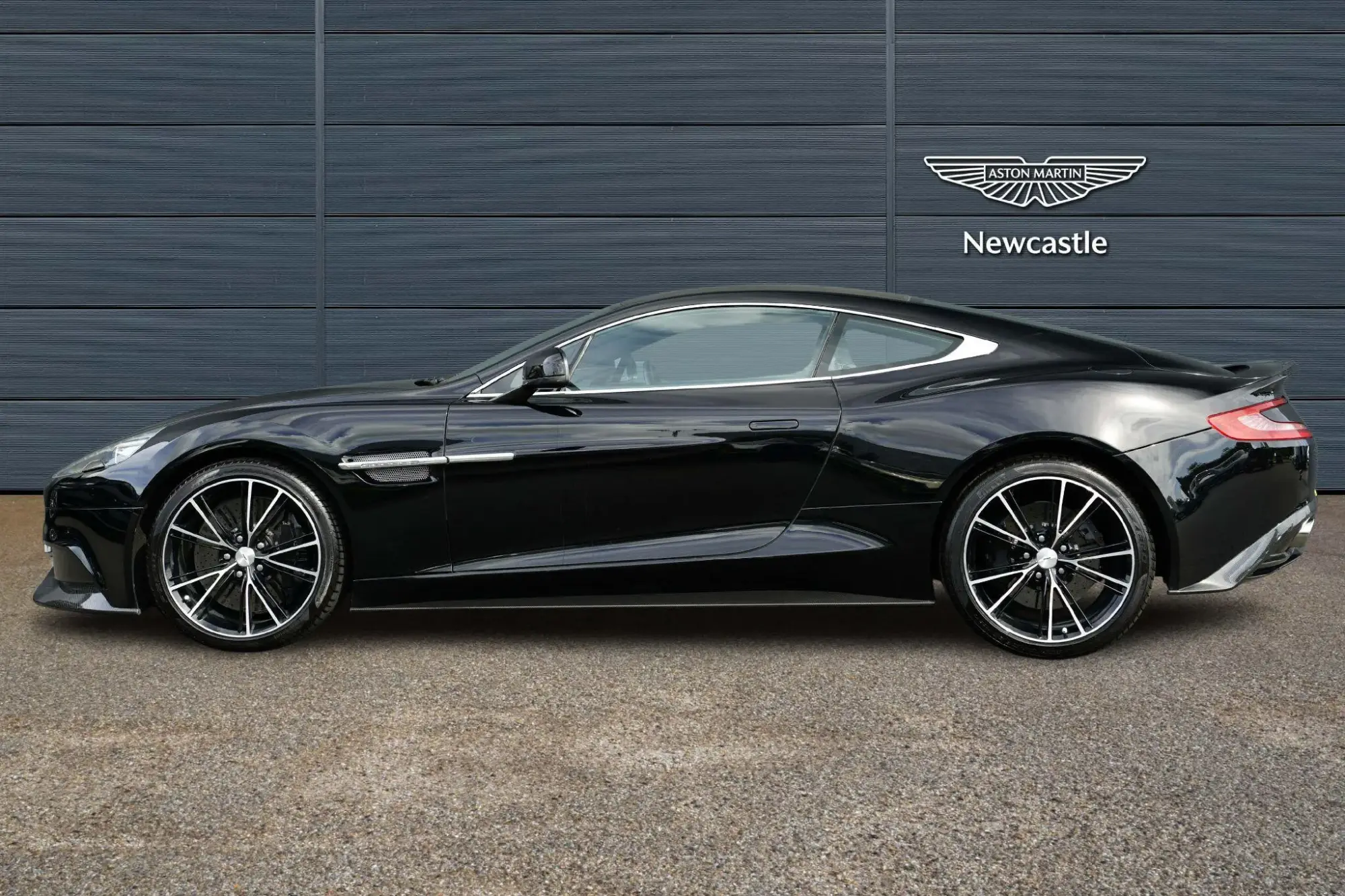 Aston Martin Vanquish Image 5 Aston Martin Vanquish Image 5