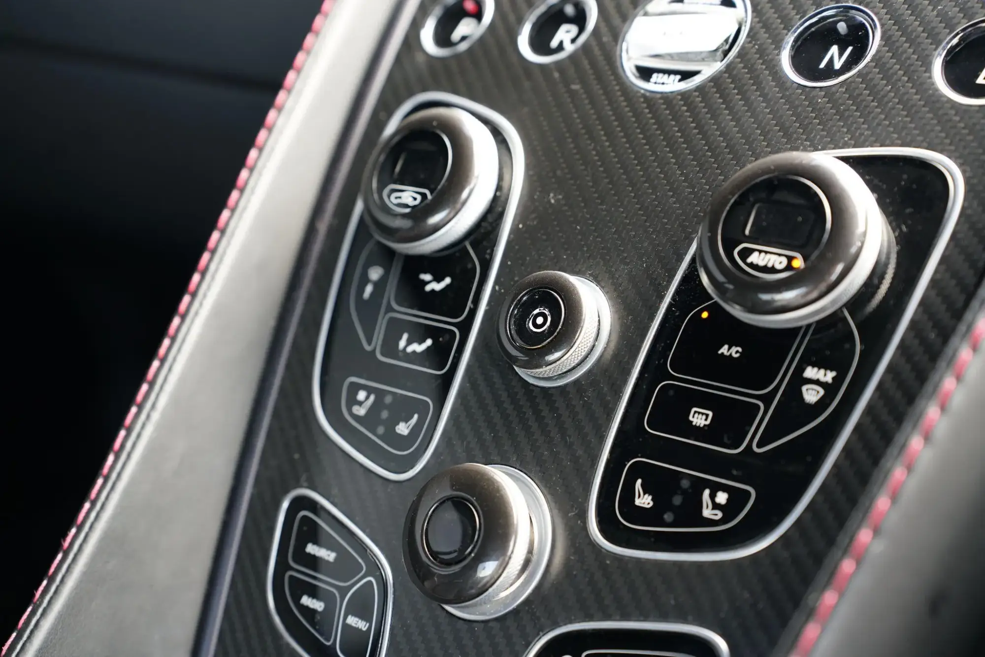 Aston Martin Vanquish Image 15 Aston Martin Vanquish Image 15